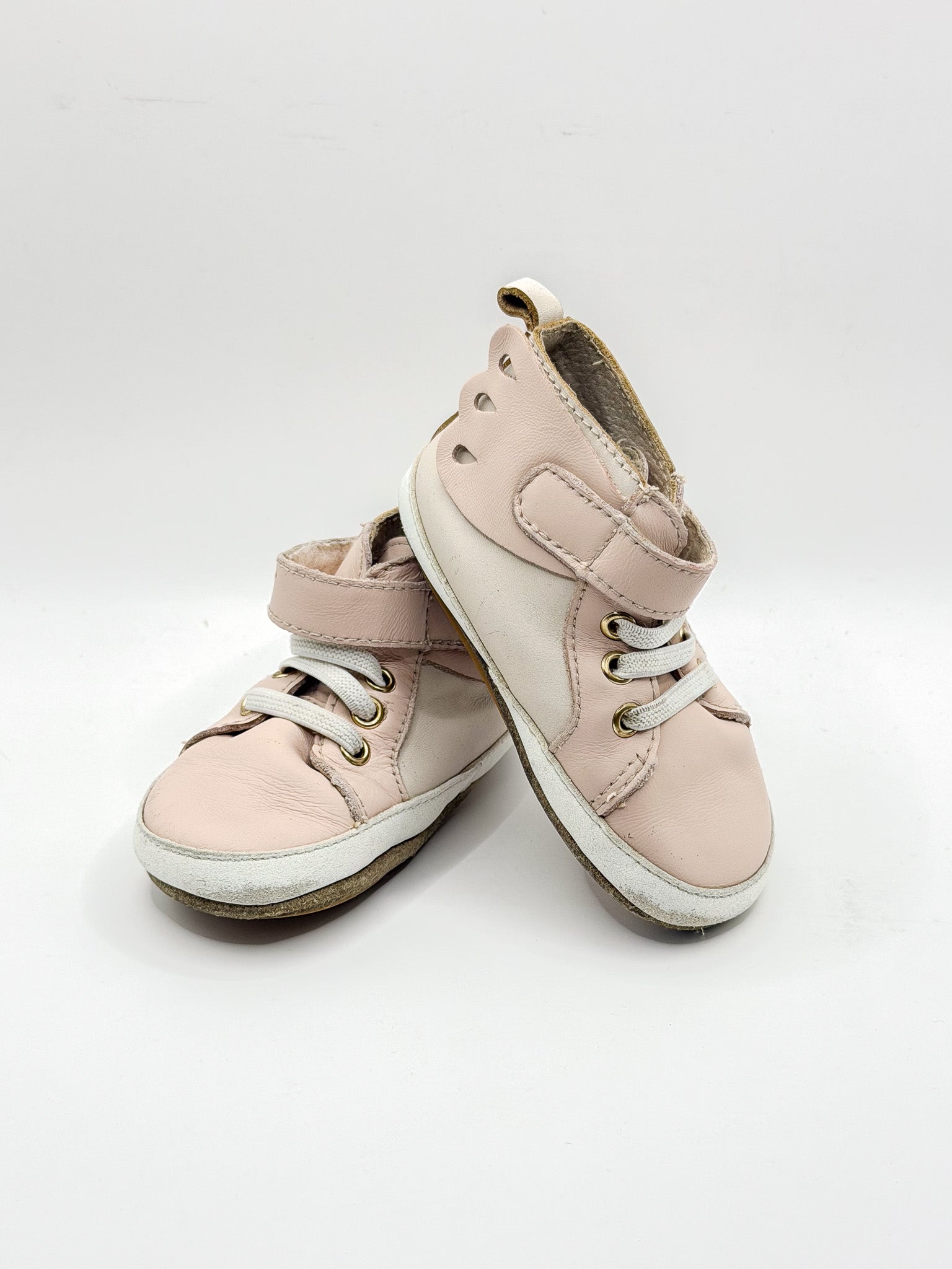 Pretty Brave butterfly hi top shoes (19-20EU)