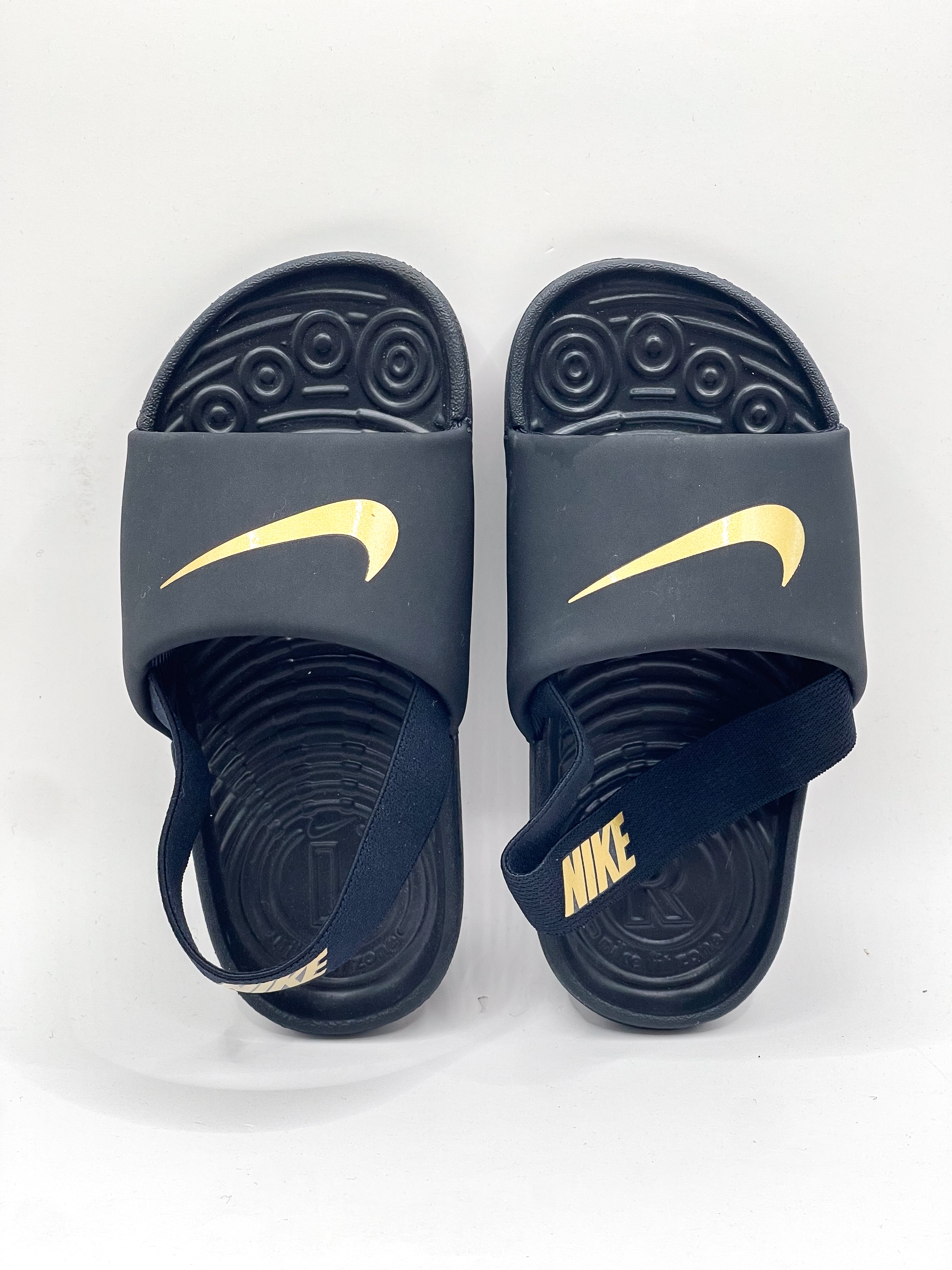 BNWOT Nike kawa slides (8.5UK)