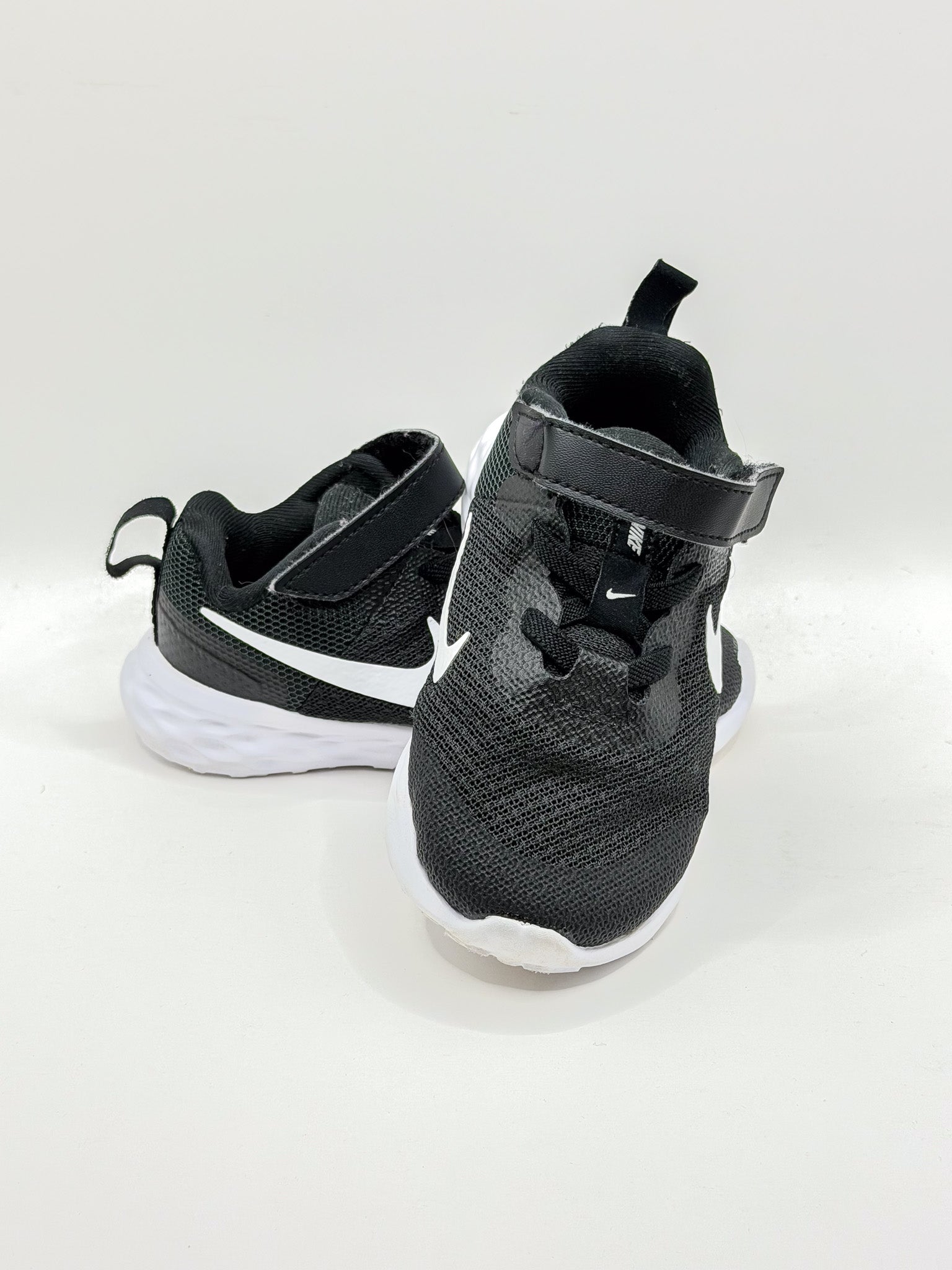 Nike revolution 6 sneakers - black (23.5EU)