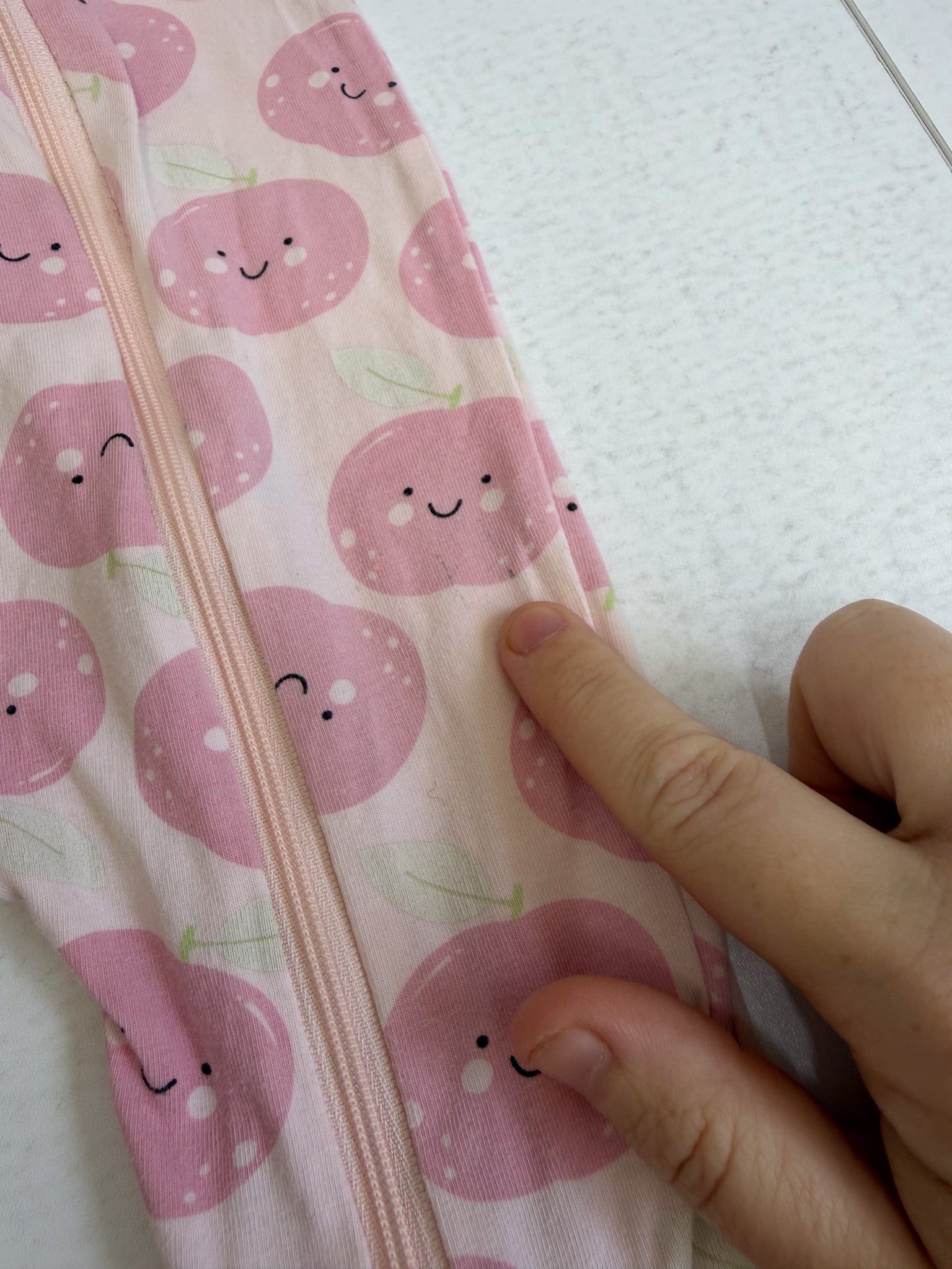 Teeny Weeny zipsuit - pink apple (3-6m)