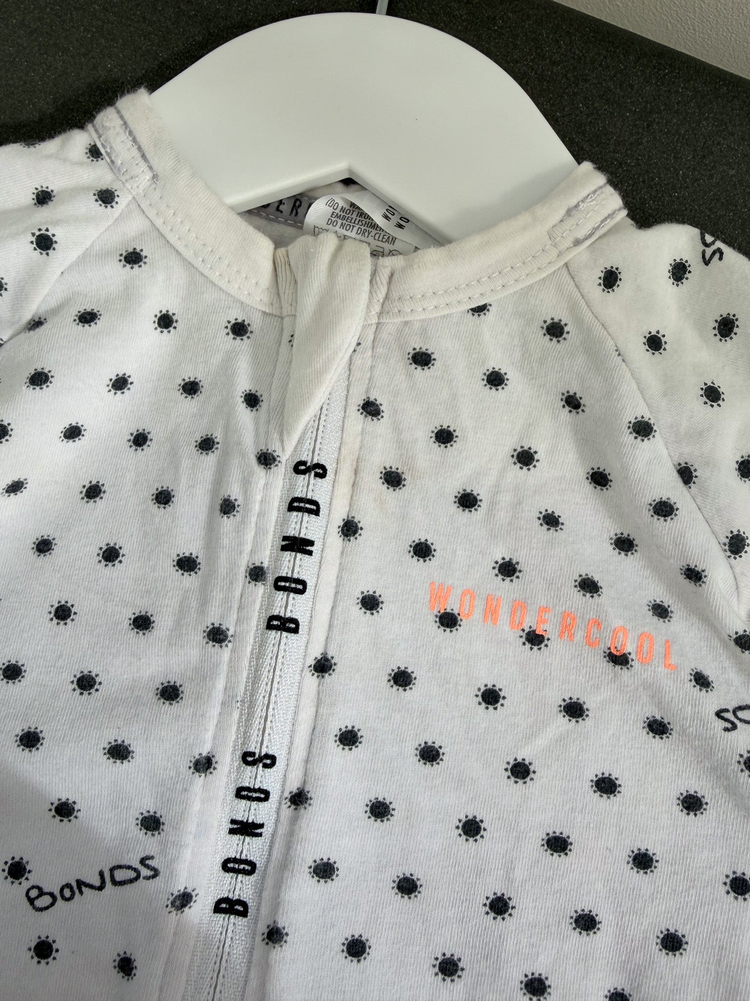 Bonds wondercool wondersuit - white suns (3-6m)