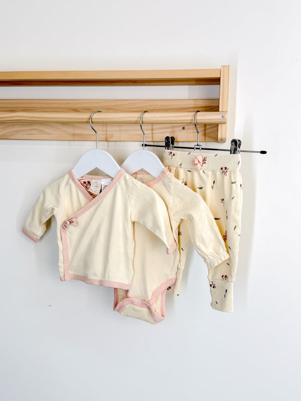 Little Bundle 3 piece cream floral set (newborn)