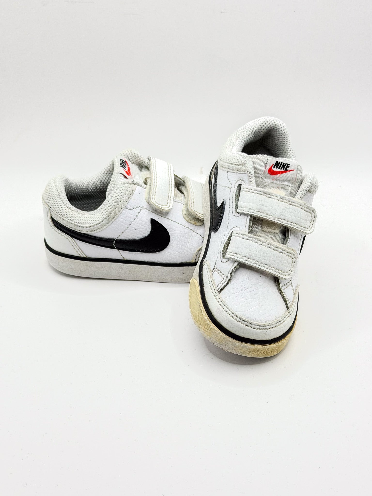 Nike capri 3 sneakers (23.5EU)