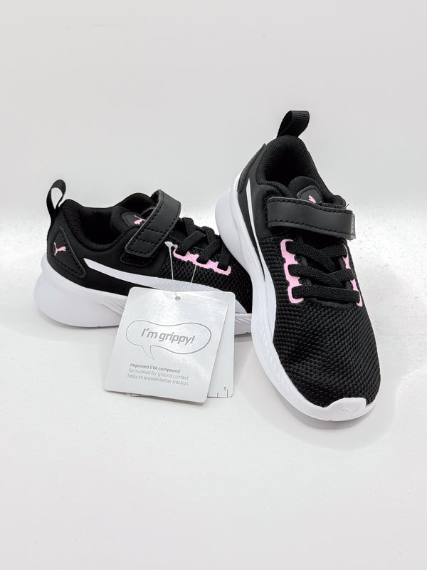 BNWT Puma fly runner v sneakers (24EU)