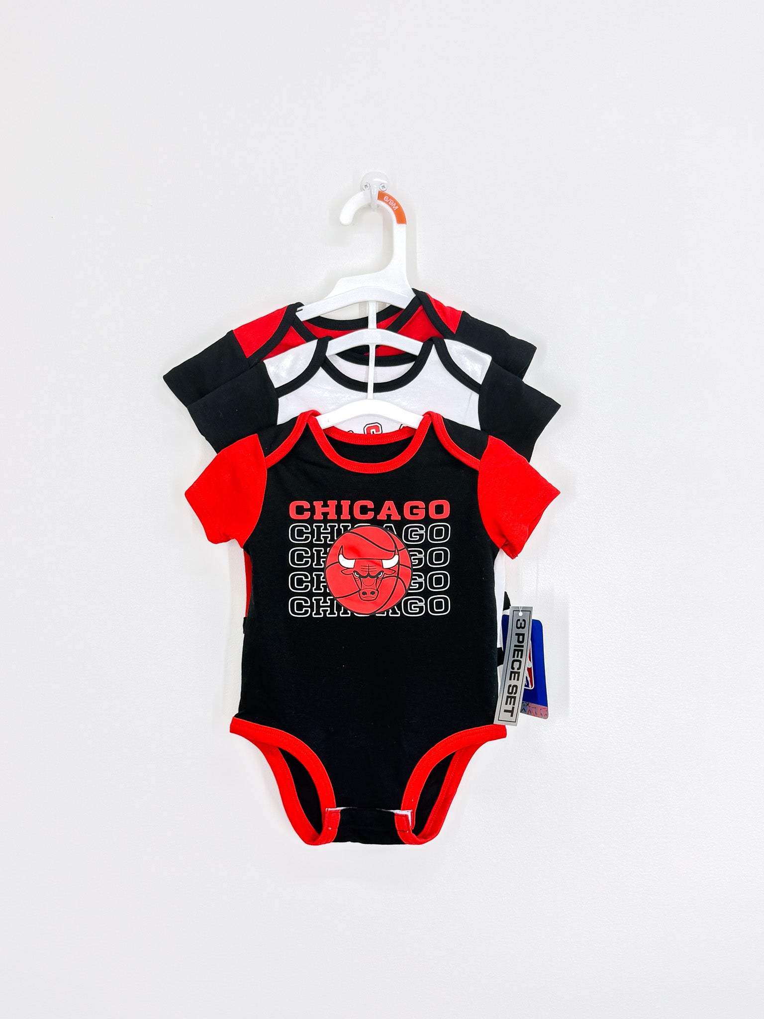 BNWT NBA x Chicago Bulls 3 pack bodysuit set (6-9m)