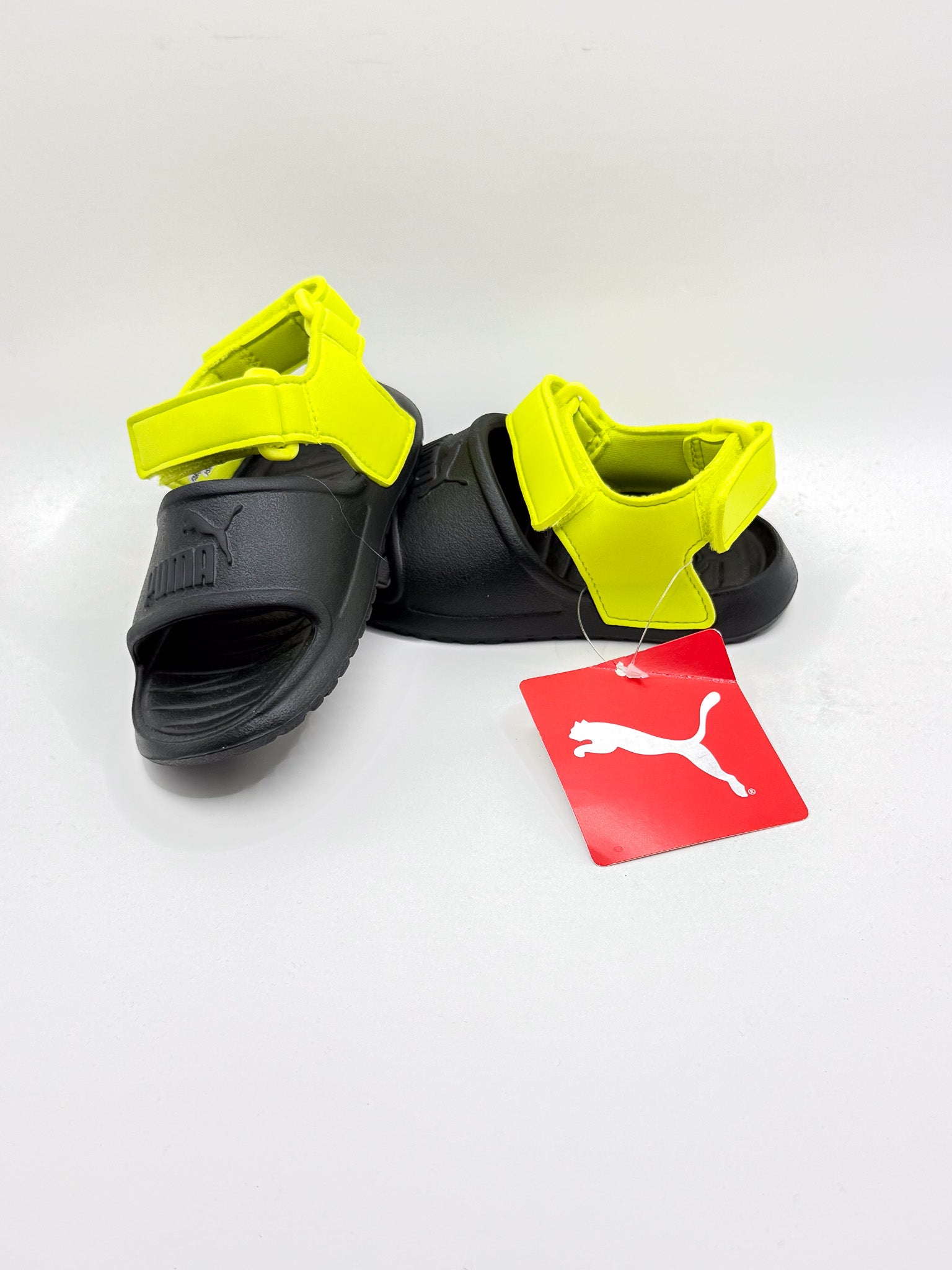 BNWT Puma divecat V2 injex sandals (23EU)