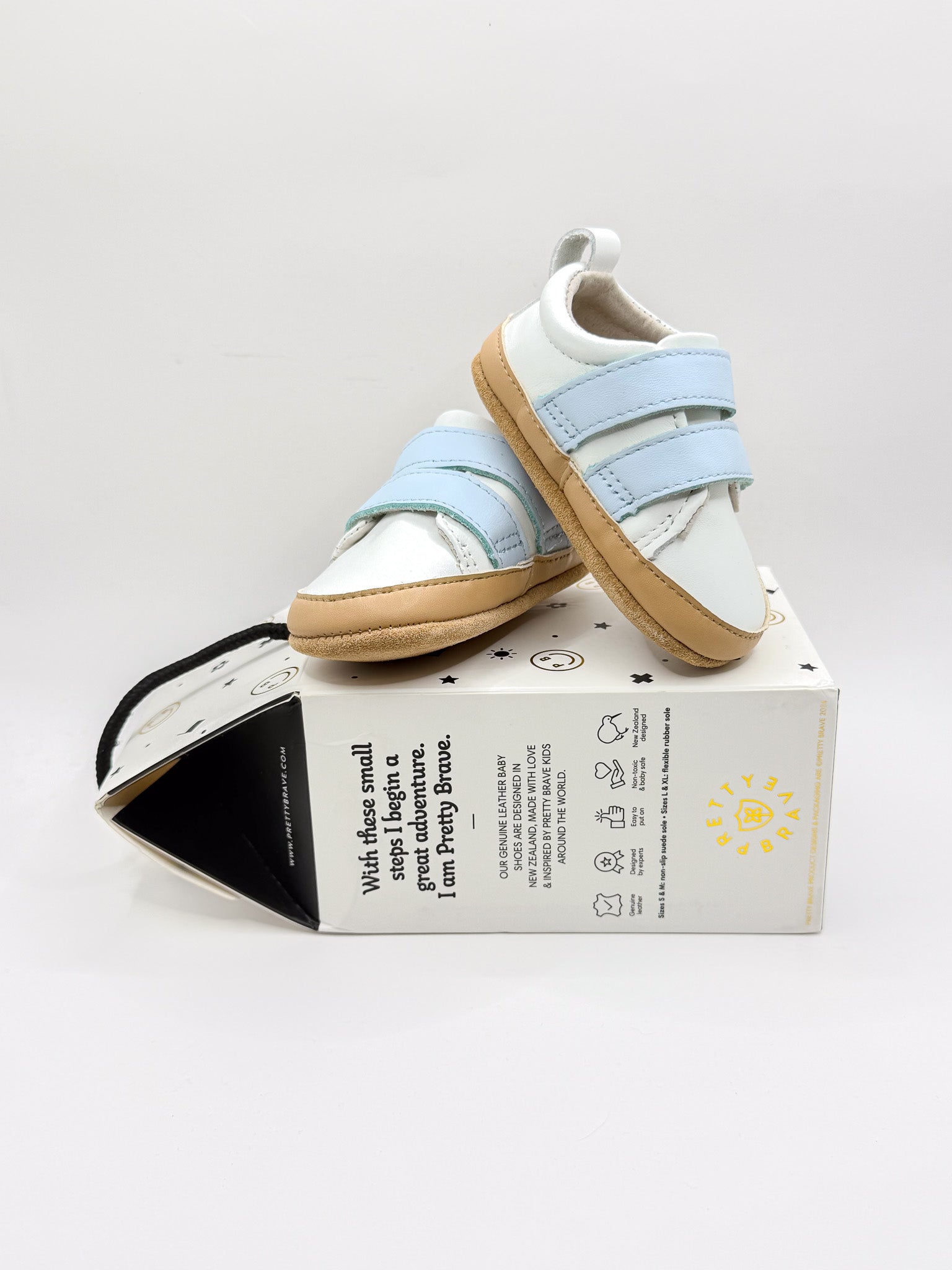 BNWT Pretty Brave soft sole scout shoes (18EU)