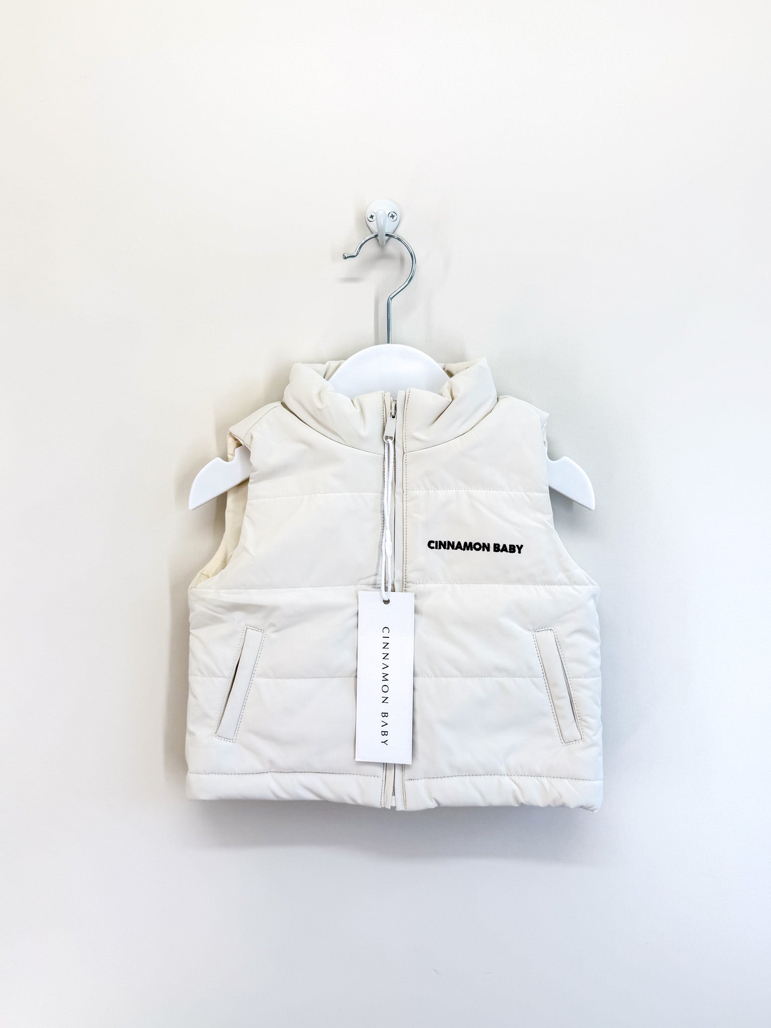 BNWT Cinnamon Baby puffer vest - cream (0-6m)