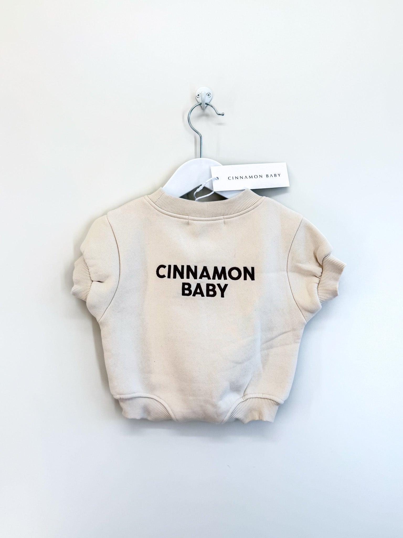 BWNT Cinnamon Baby logo romper (0-3m)