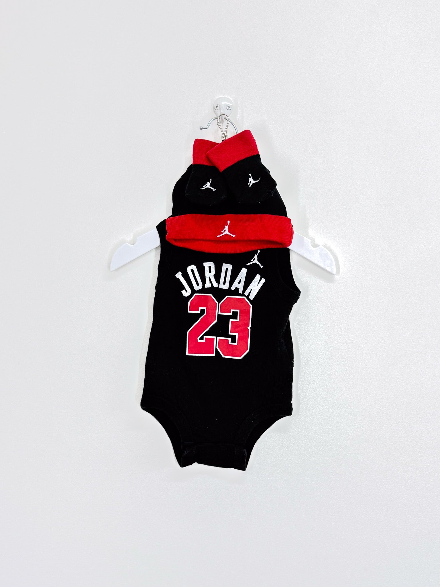 Jordan 3 piece gift set (0-6m)