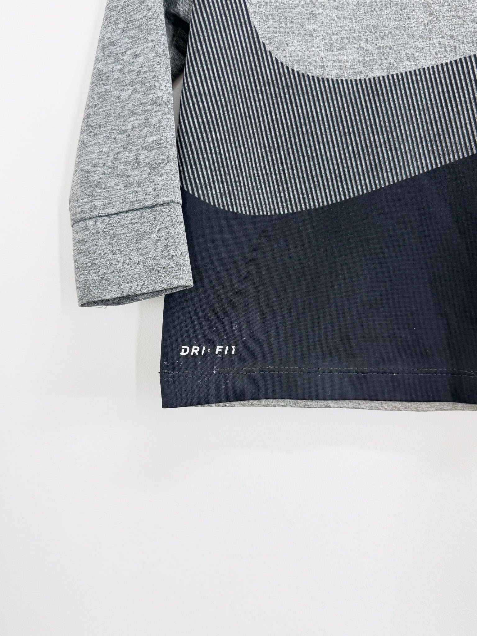 Nike dri-fit hooded long sleeve tee (18m)