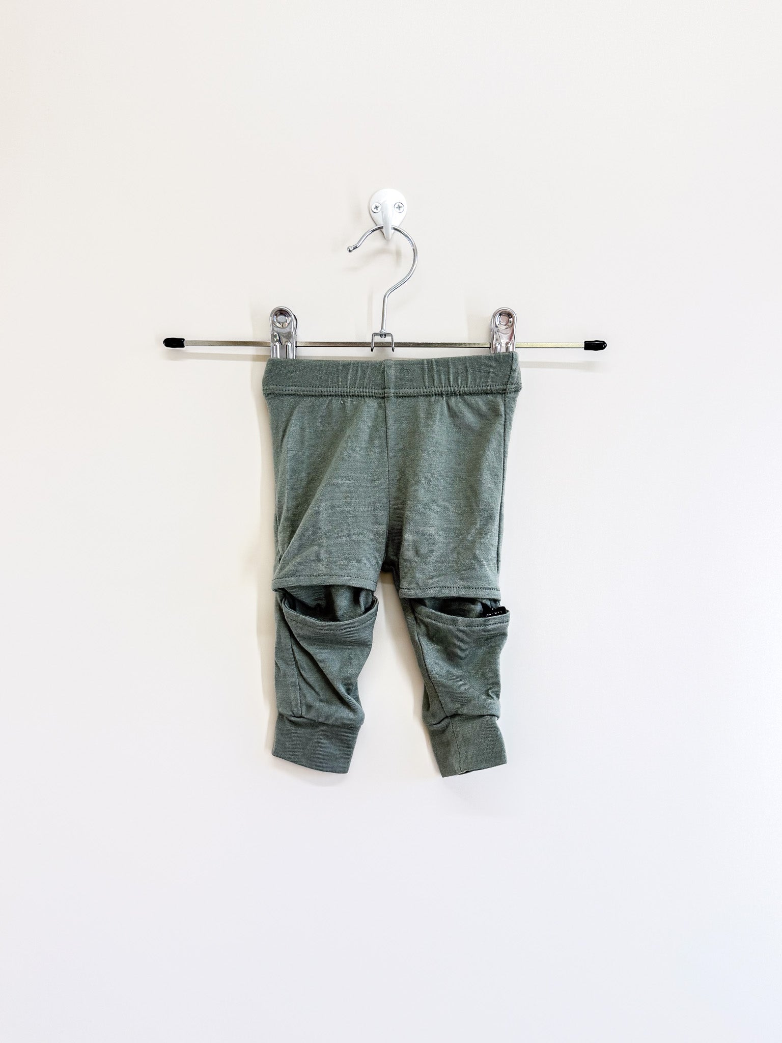 Little Flock Of Horrors merino slasher leggings - sage (0-3m)