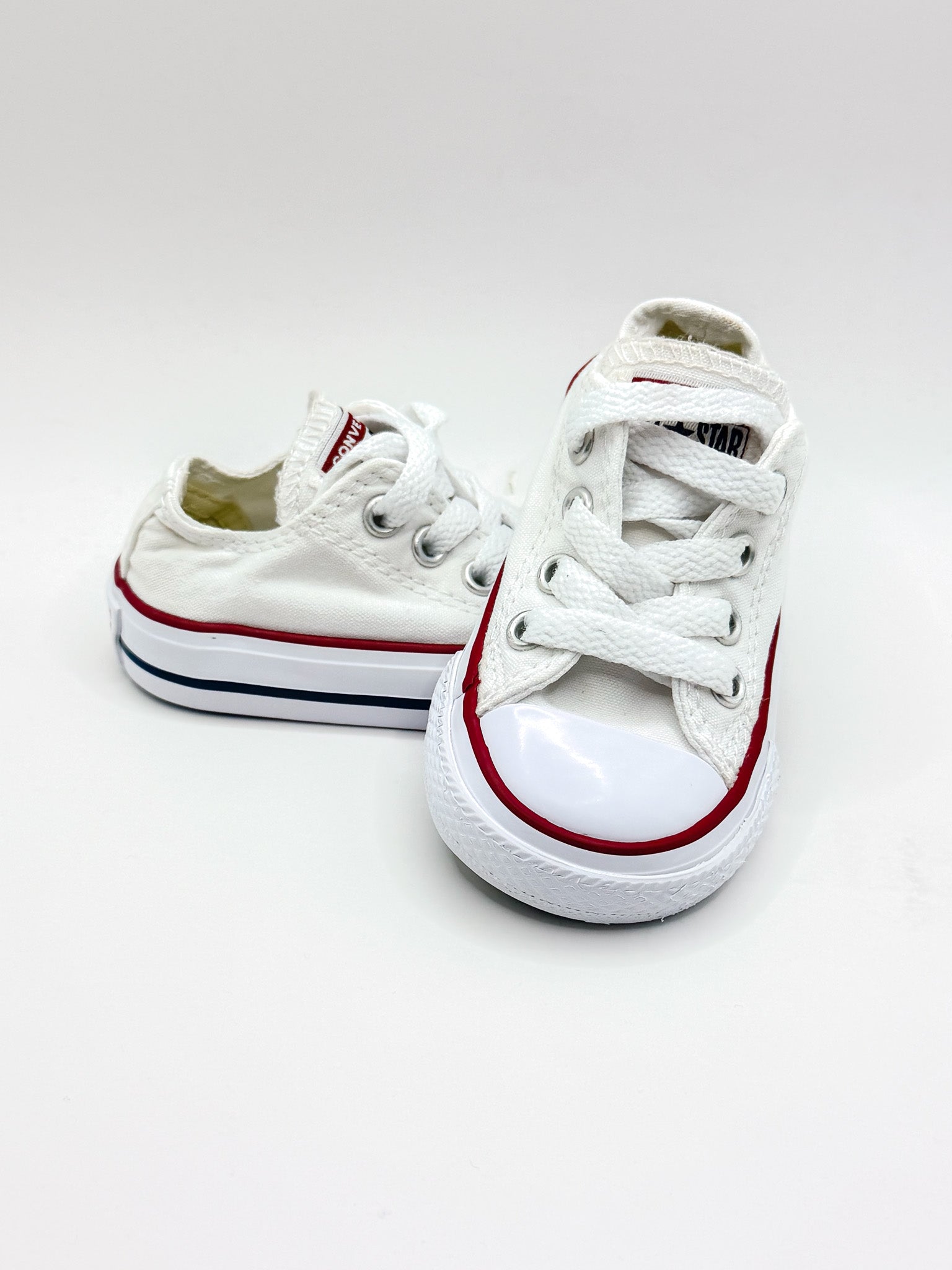BNWOT Converse CTAS lo top sneakers - white (20EU)