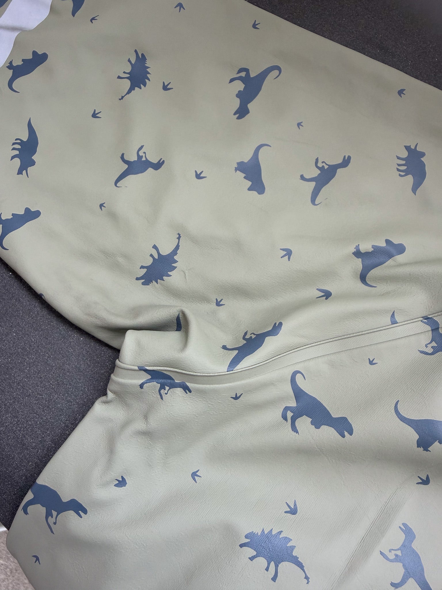 Mum 2 Mum dino hooded rain jacket (2y)