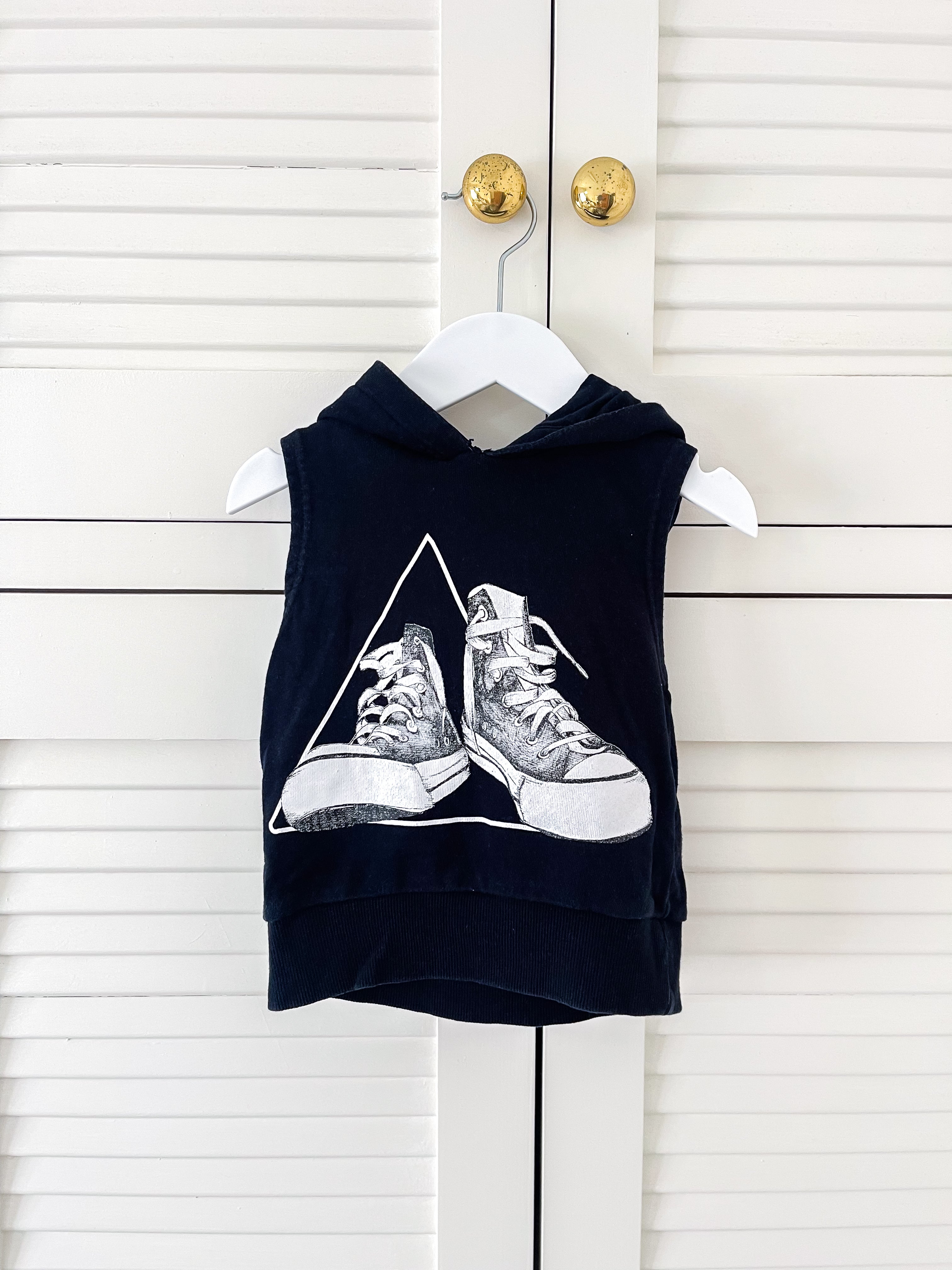 Tiny Tribe sleeveless hoodie (1y)