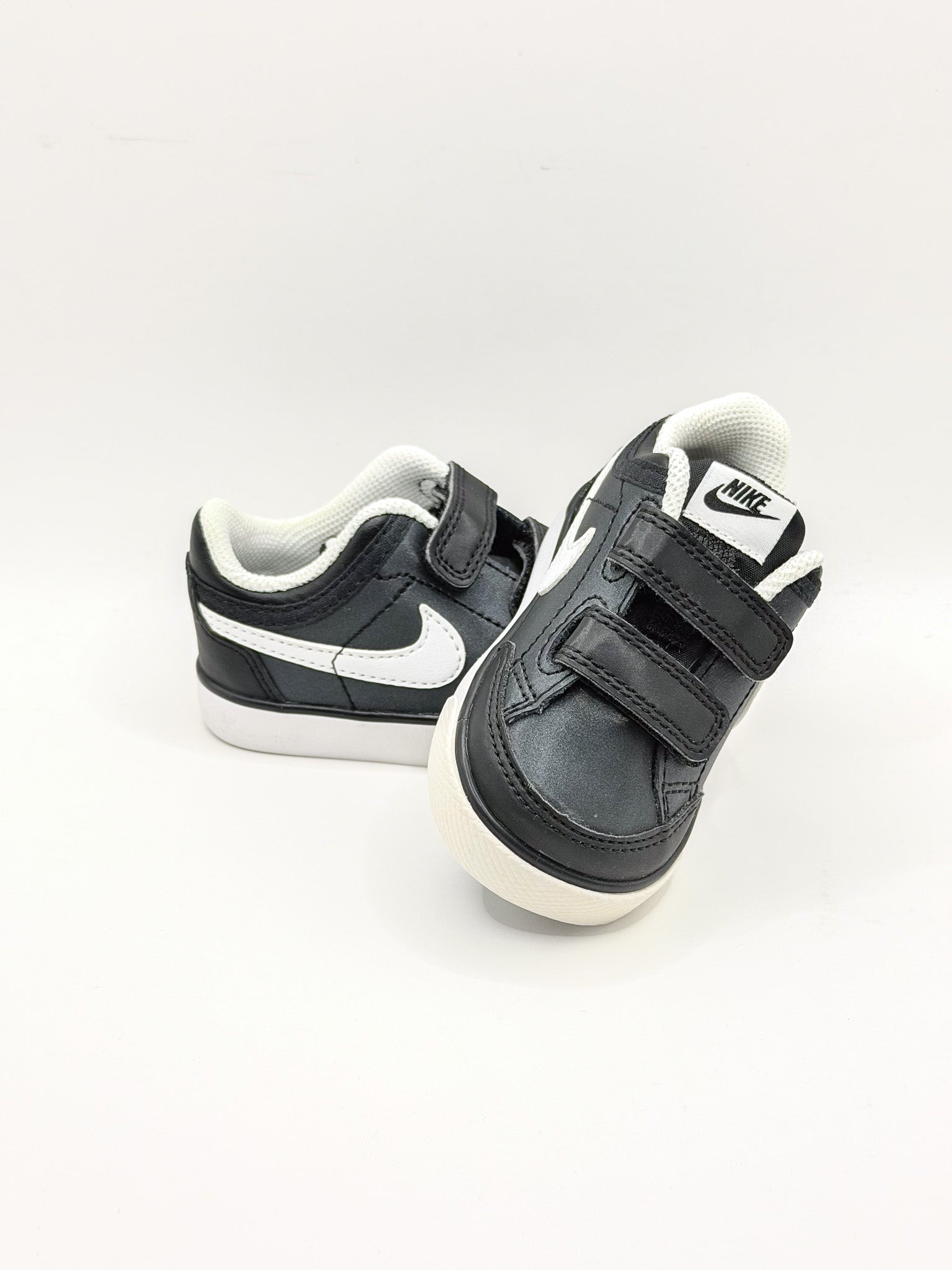 Nike capri 3 sneakers (19.5EU)