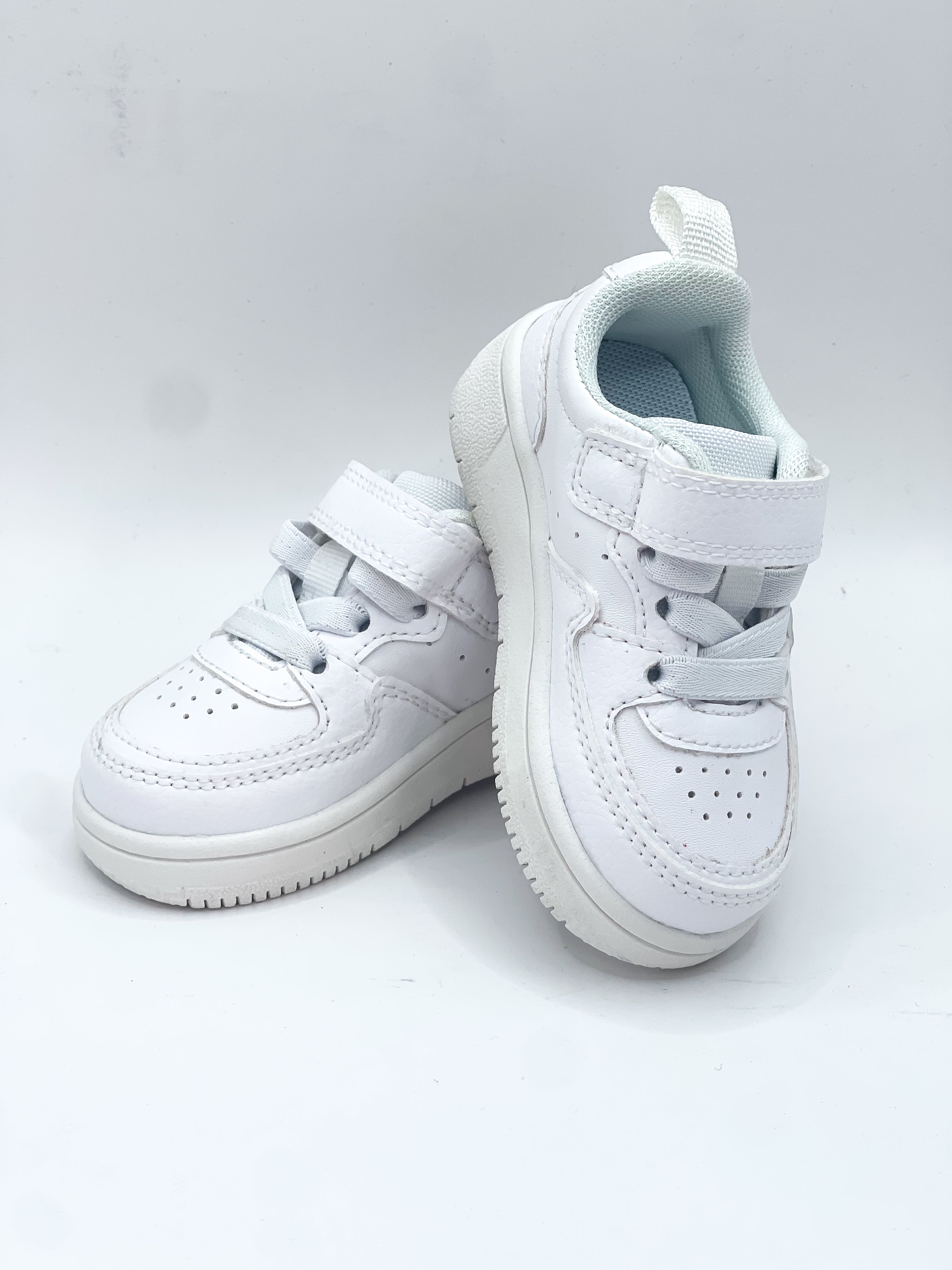 BNWOT H&M white on white sneakers (18-19EU)