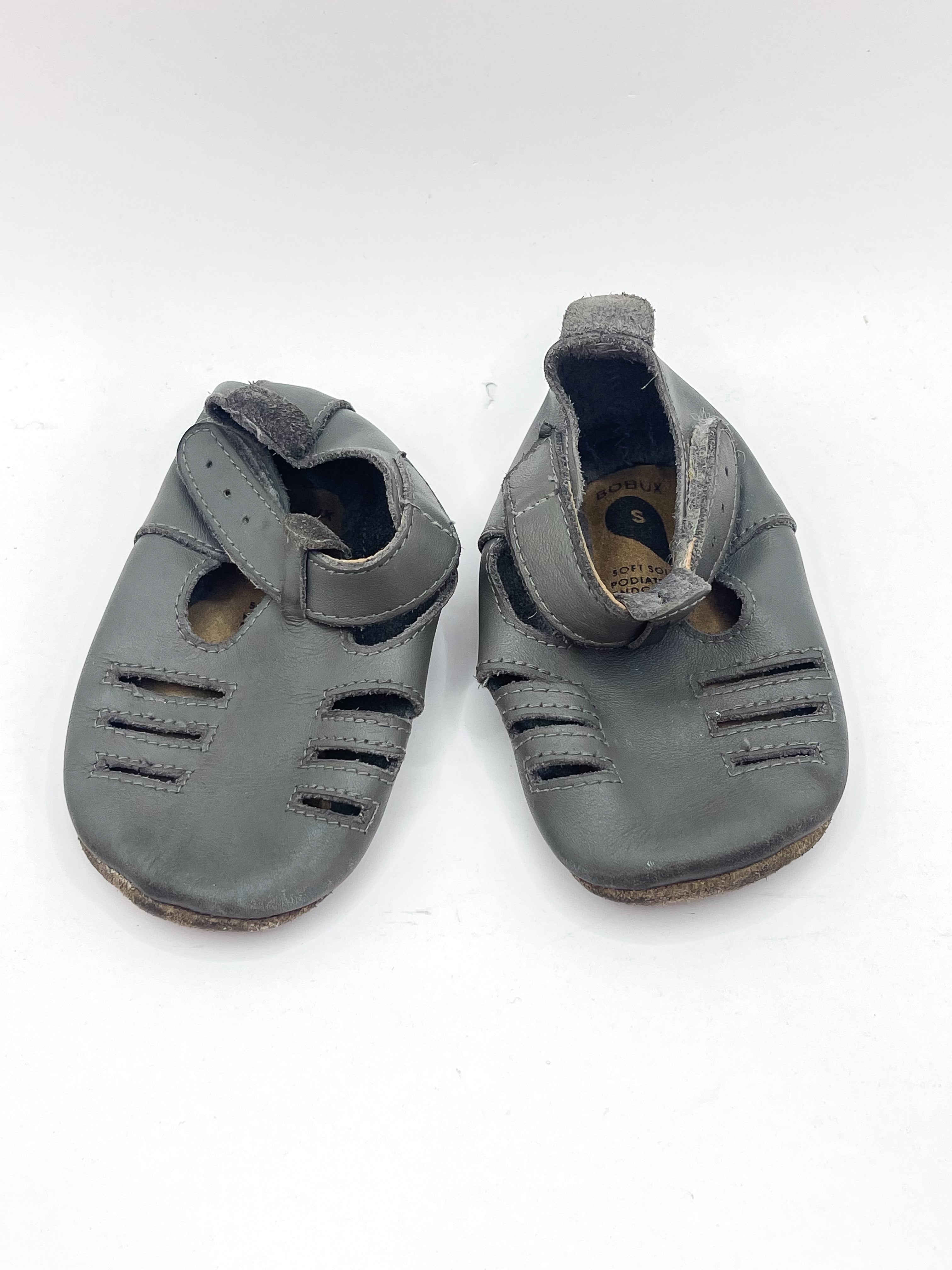 Bobux soft sole slip on shoes (3-9m)
