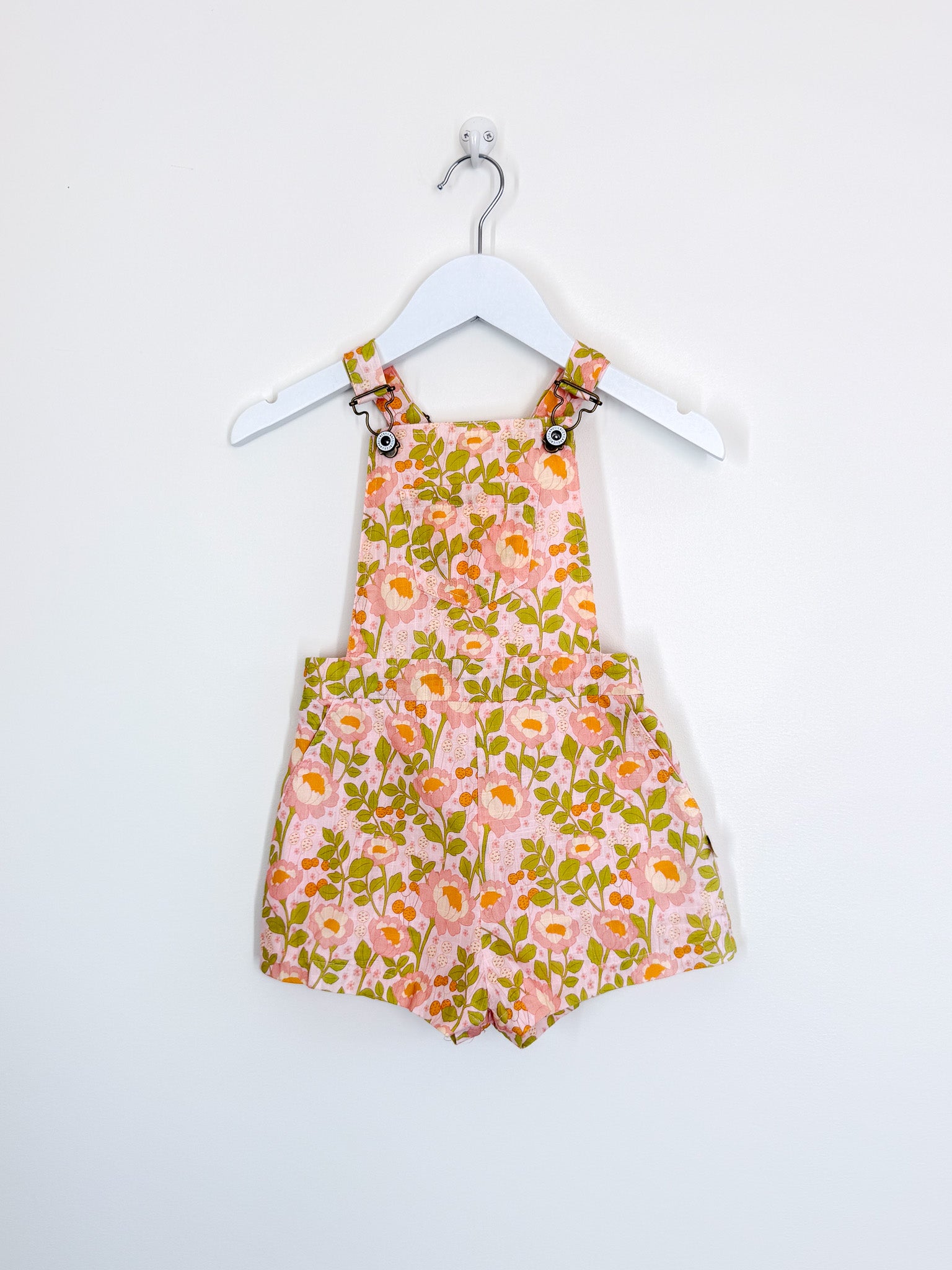 BNWOT Lacey Lane floral shortalls (4y)