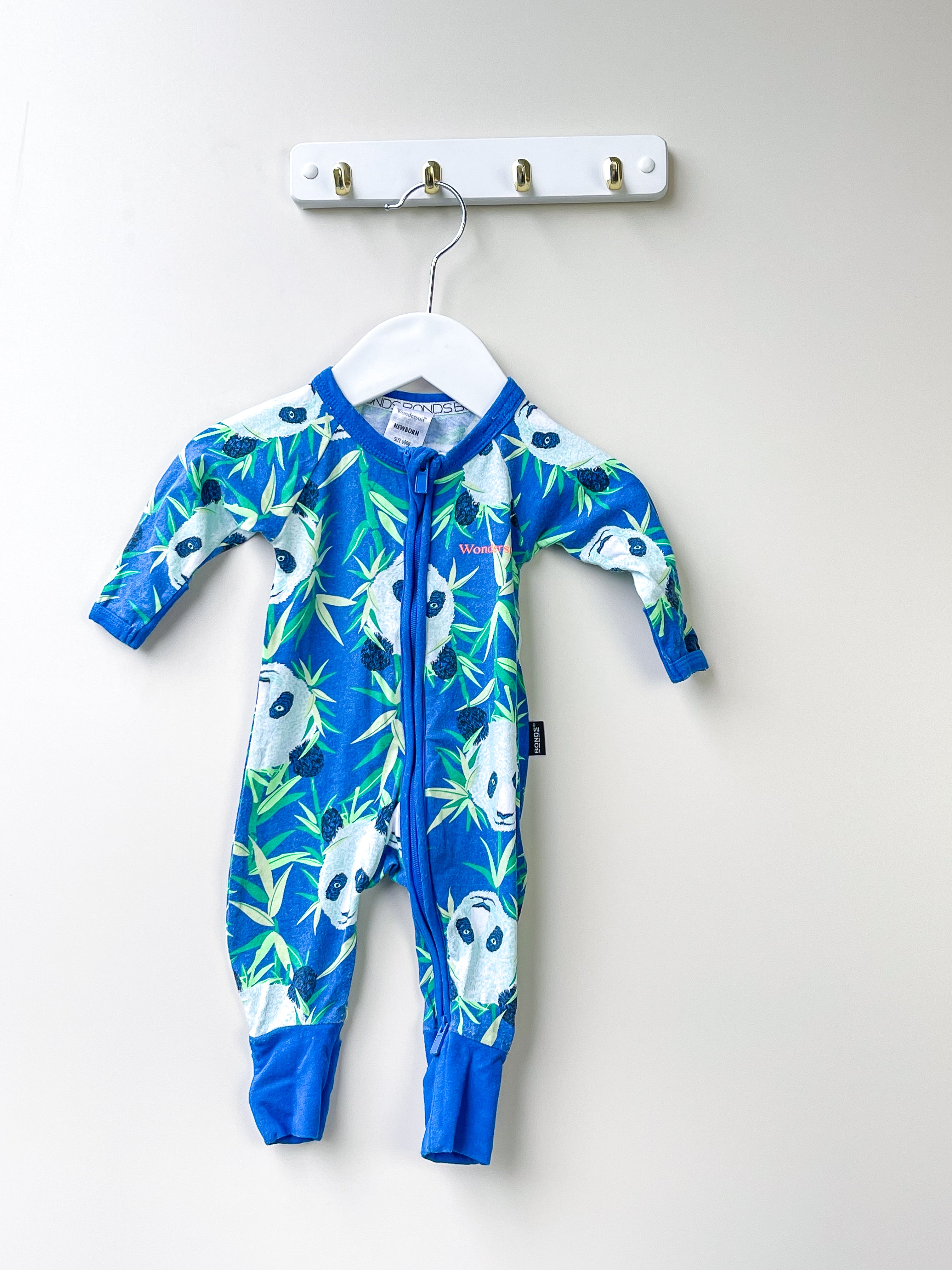 Bonds wondersuit - pandas (newborn)