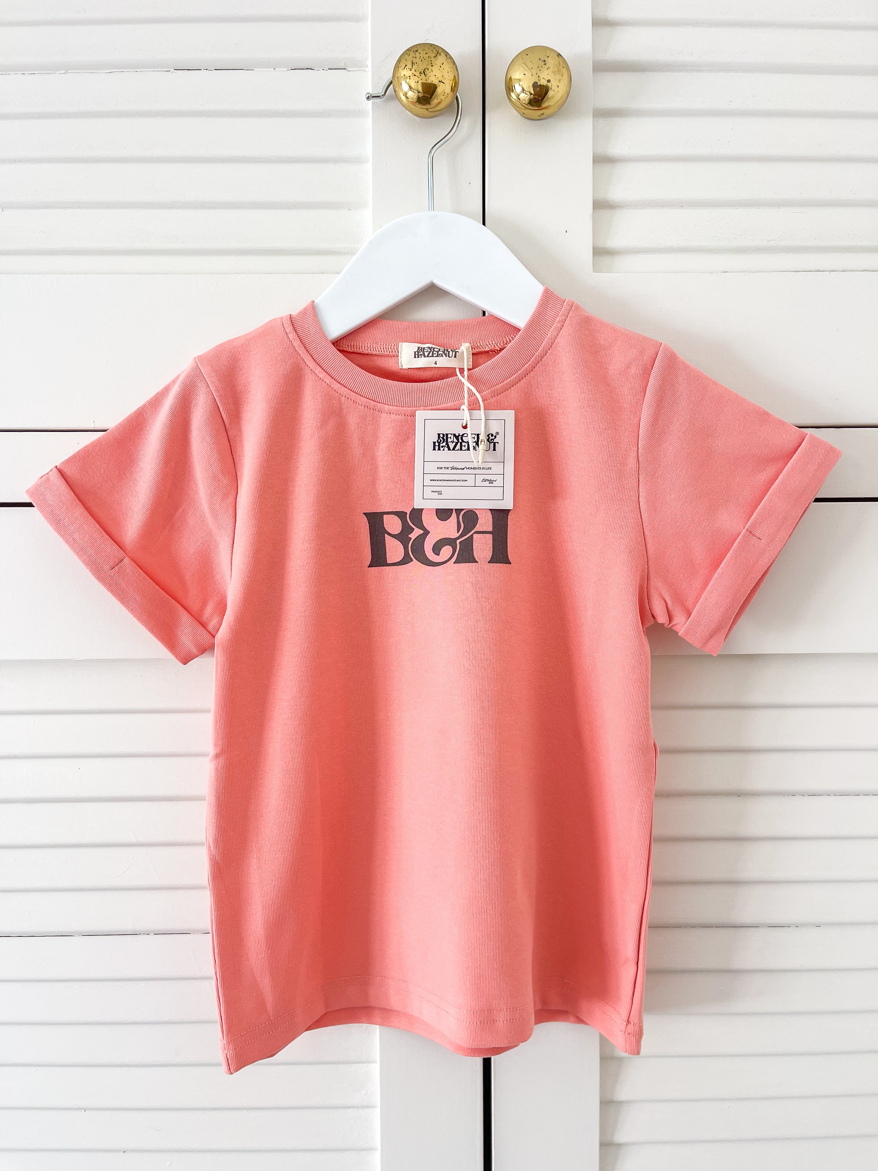 BNWT Bencer & Hazelnut logo tee