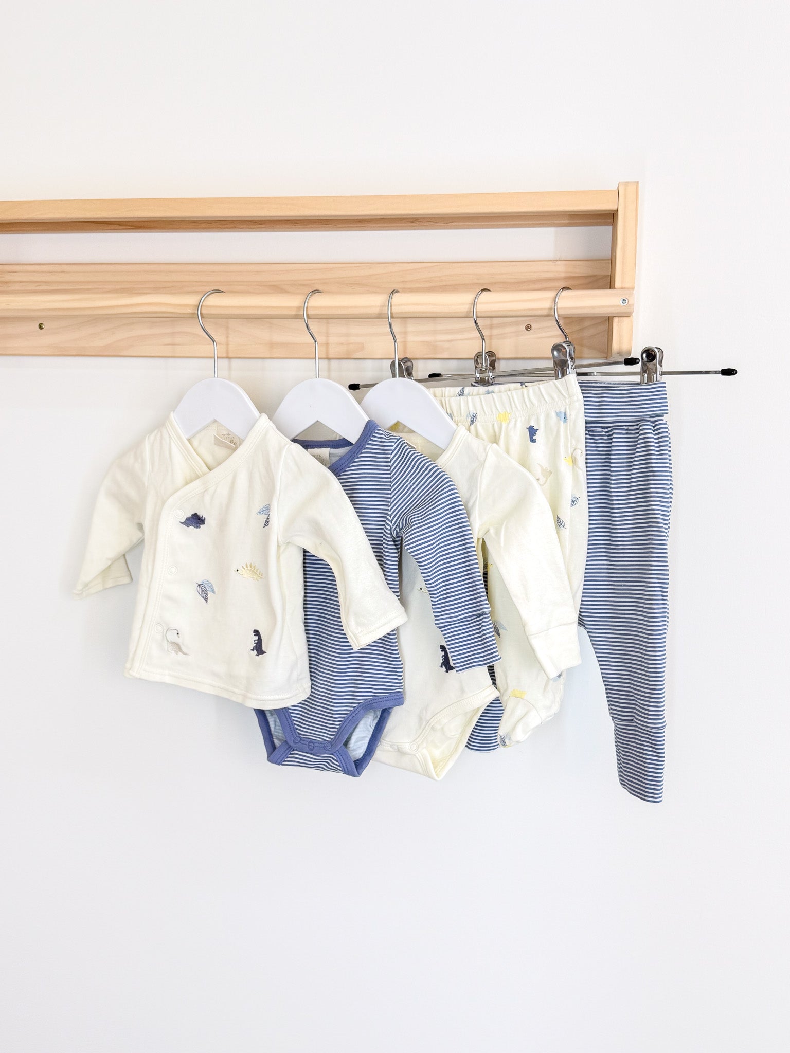 Little Bundle 5 piece set - dino stripe (0-3m)