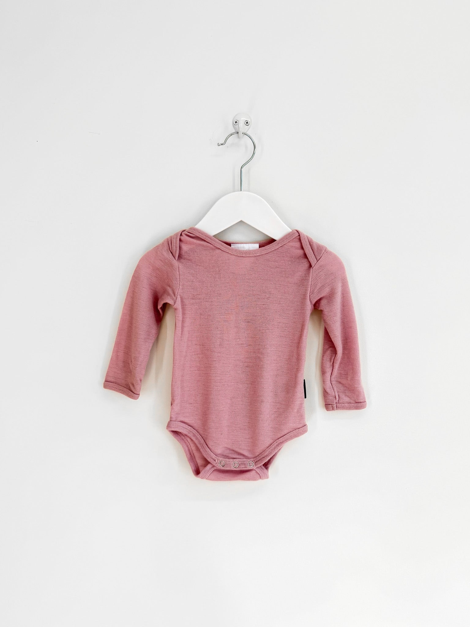 The Sleep Store merino bodysuit - pink (6-12m)