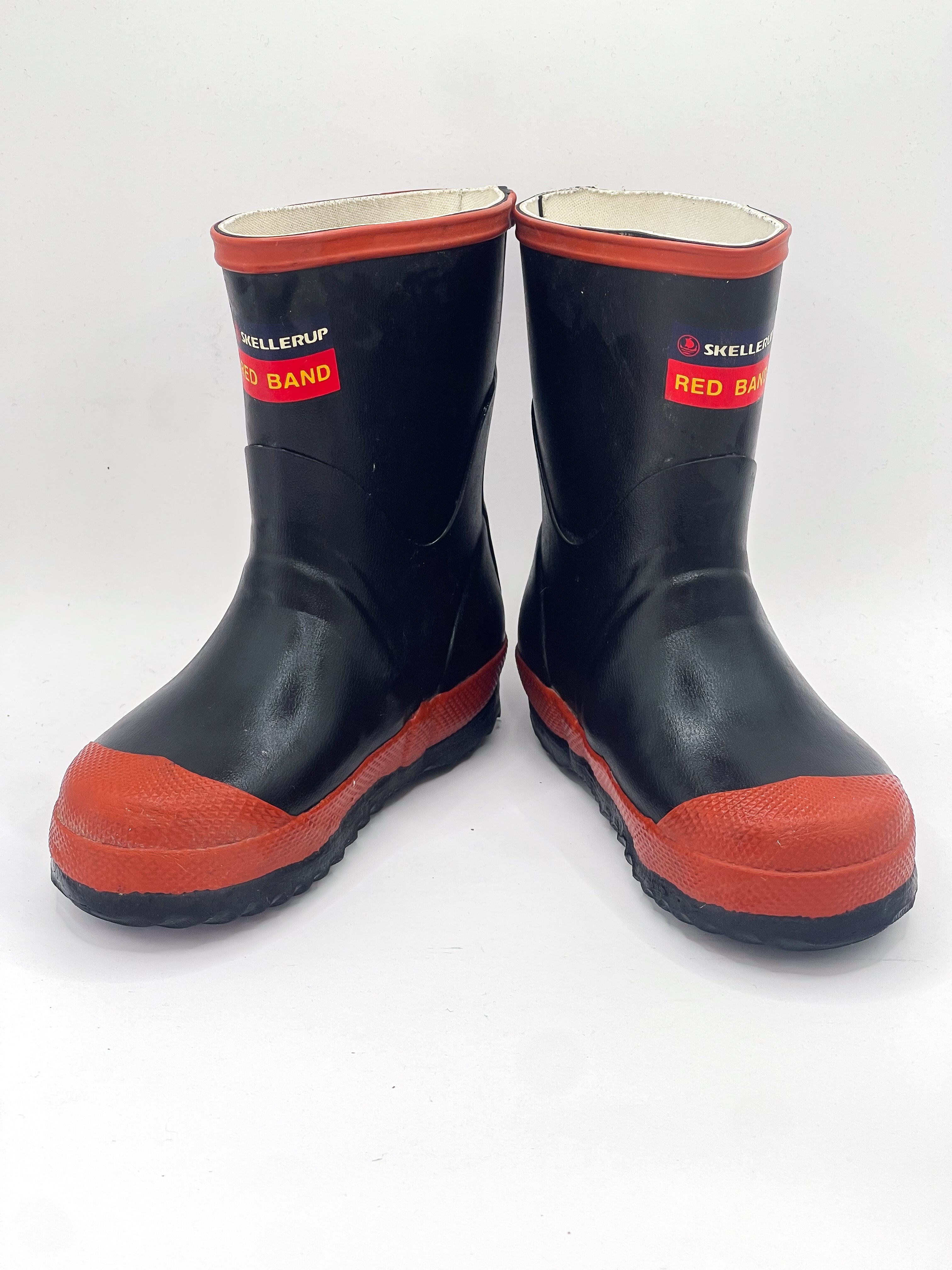 Red Band gumboots (3C)