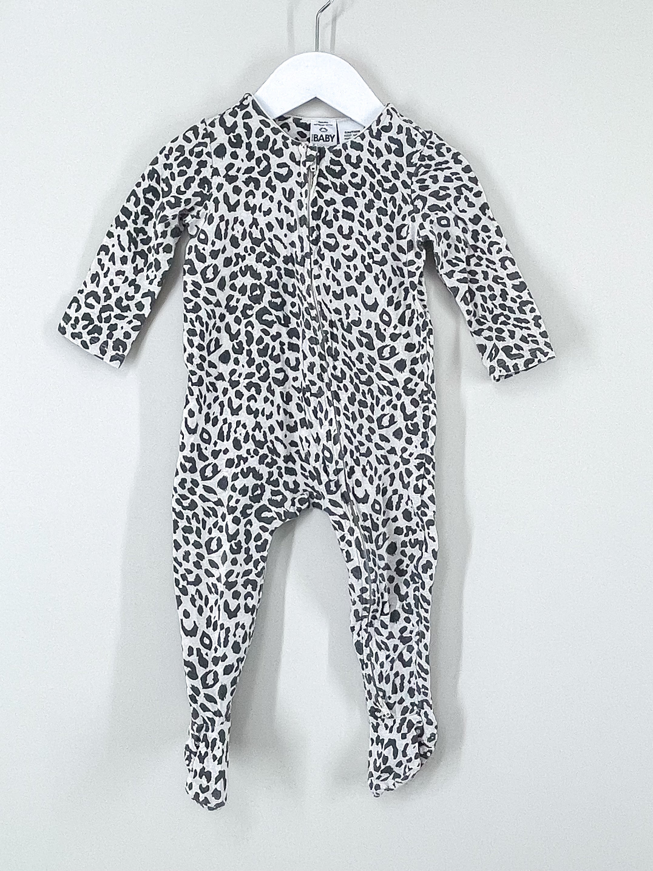 Cotton On Kids zipsuit - leopard (newborn)
