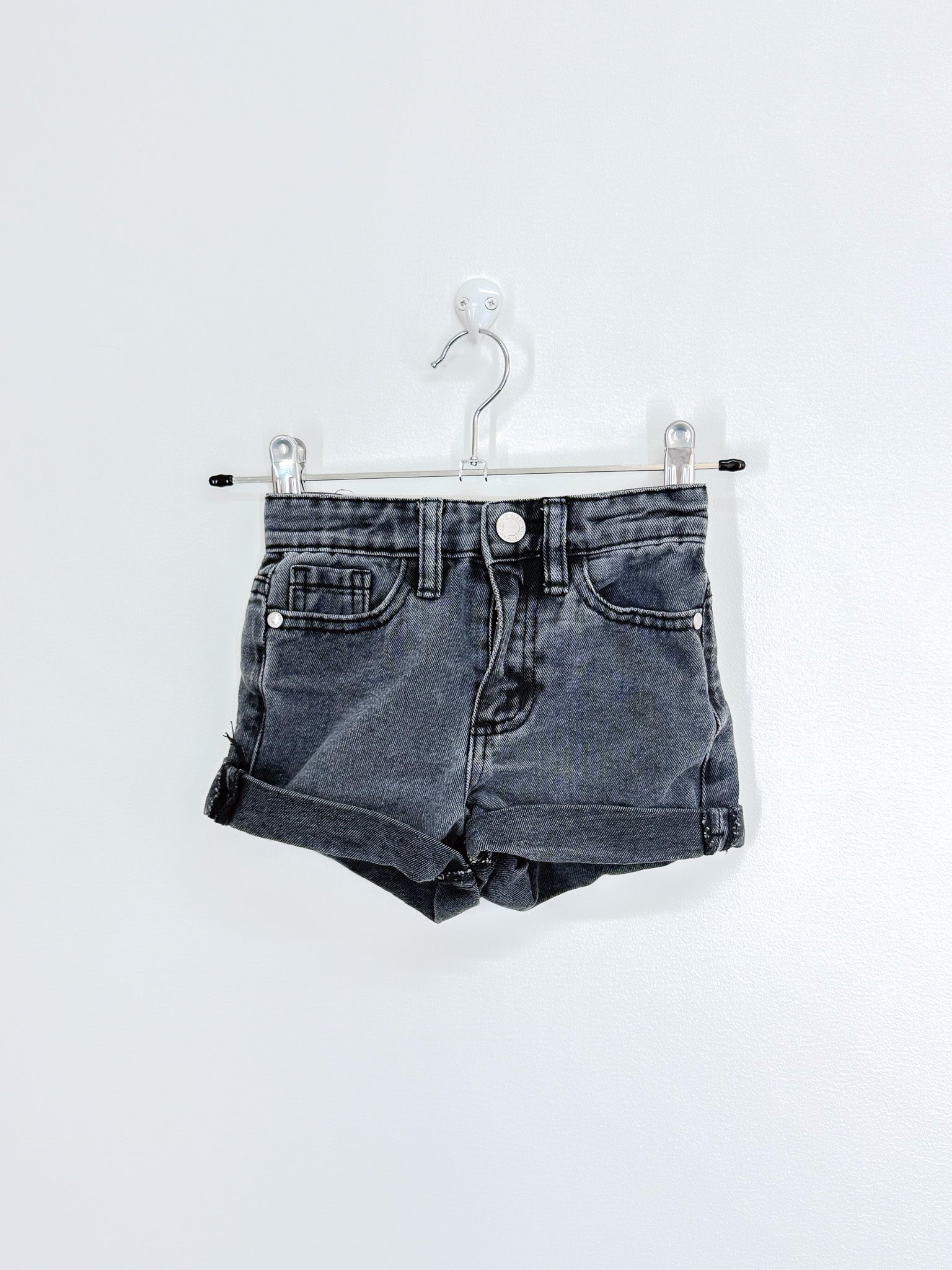 Mac & Ellie black wash denim shorts (3y)