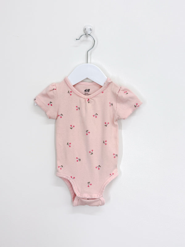 H&M organic short sleeve cherry bodysuit (3-6m)
