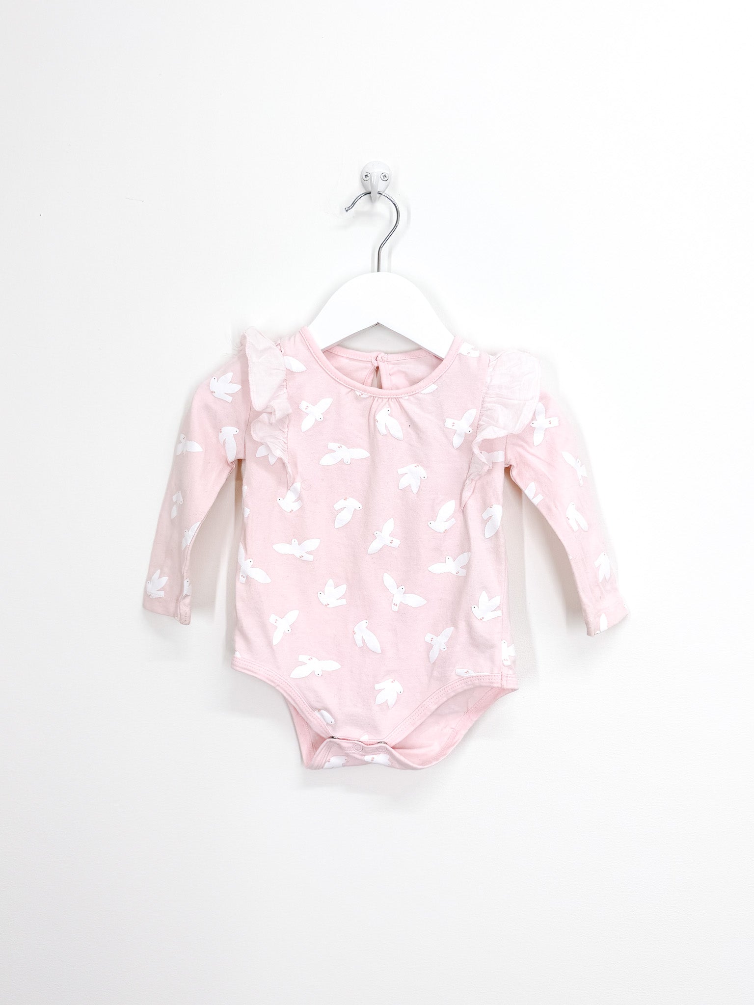 Cotton On Kids long sleeve dove bodysuit (12-18m)