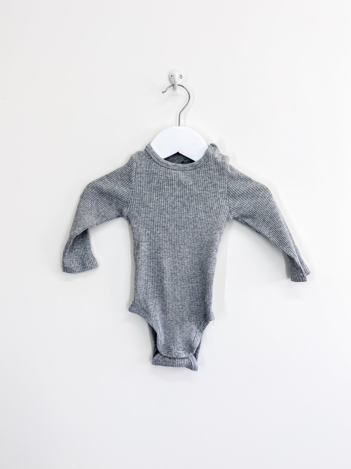 Country Road organic long sleeve rib bodysuit - grey (6-12m)