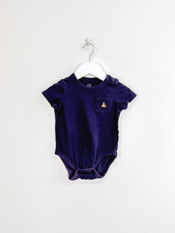 Gap short sleeve bear pocket bodysuit (12-18m)