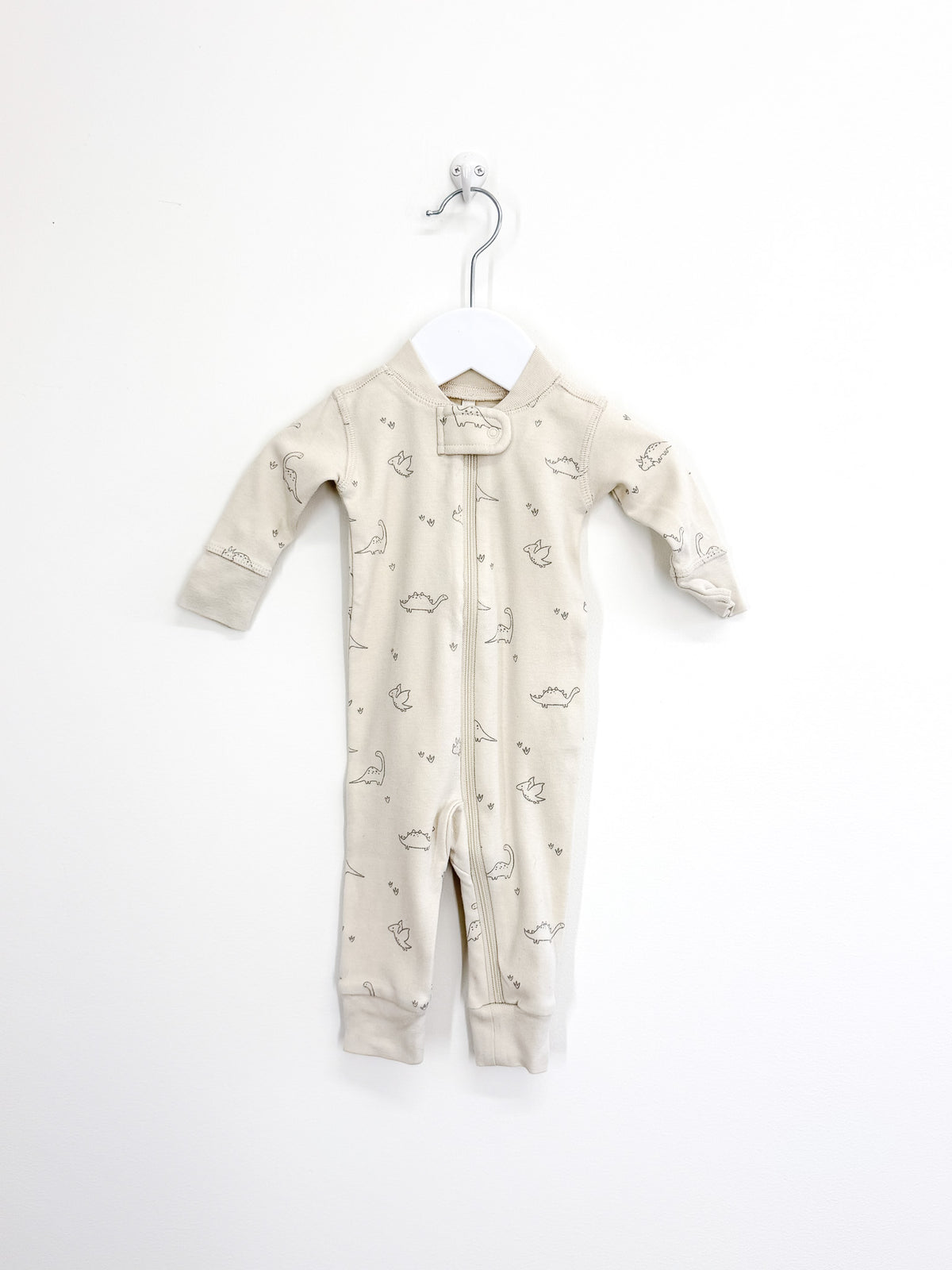 Quincy Mae organic zip long sleeve sleeper - dinos (0-3m)