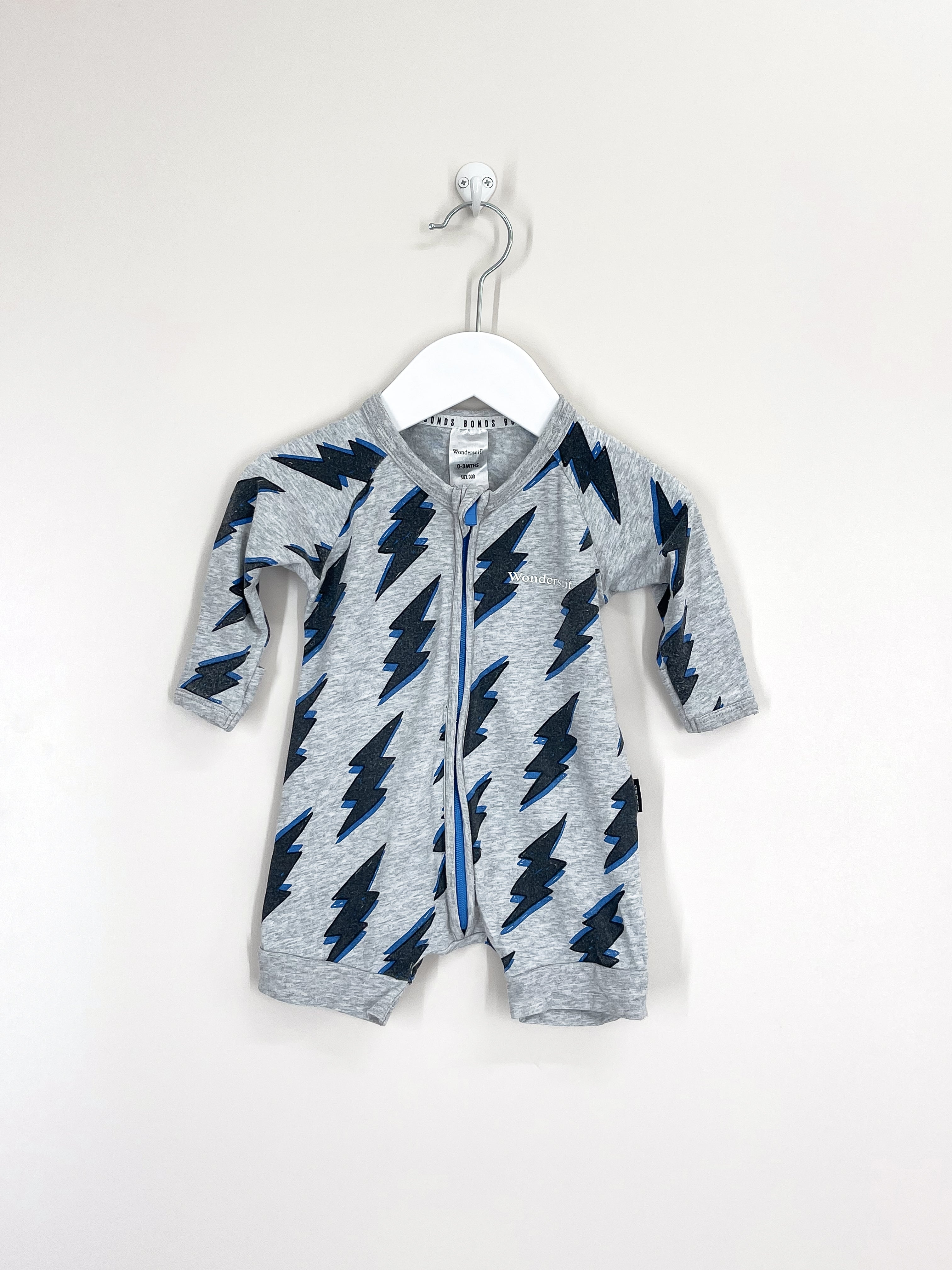 Bonds wondersuit - lightning bolts (0-3m)