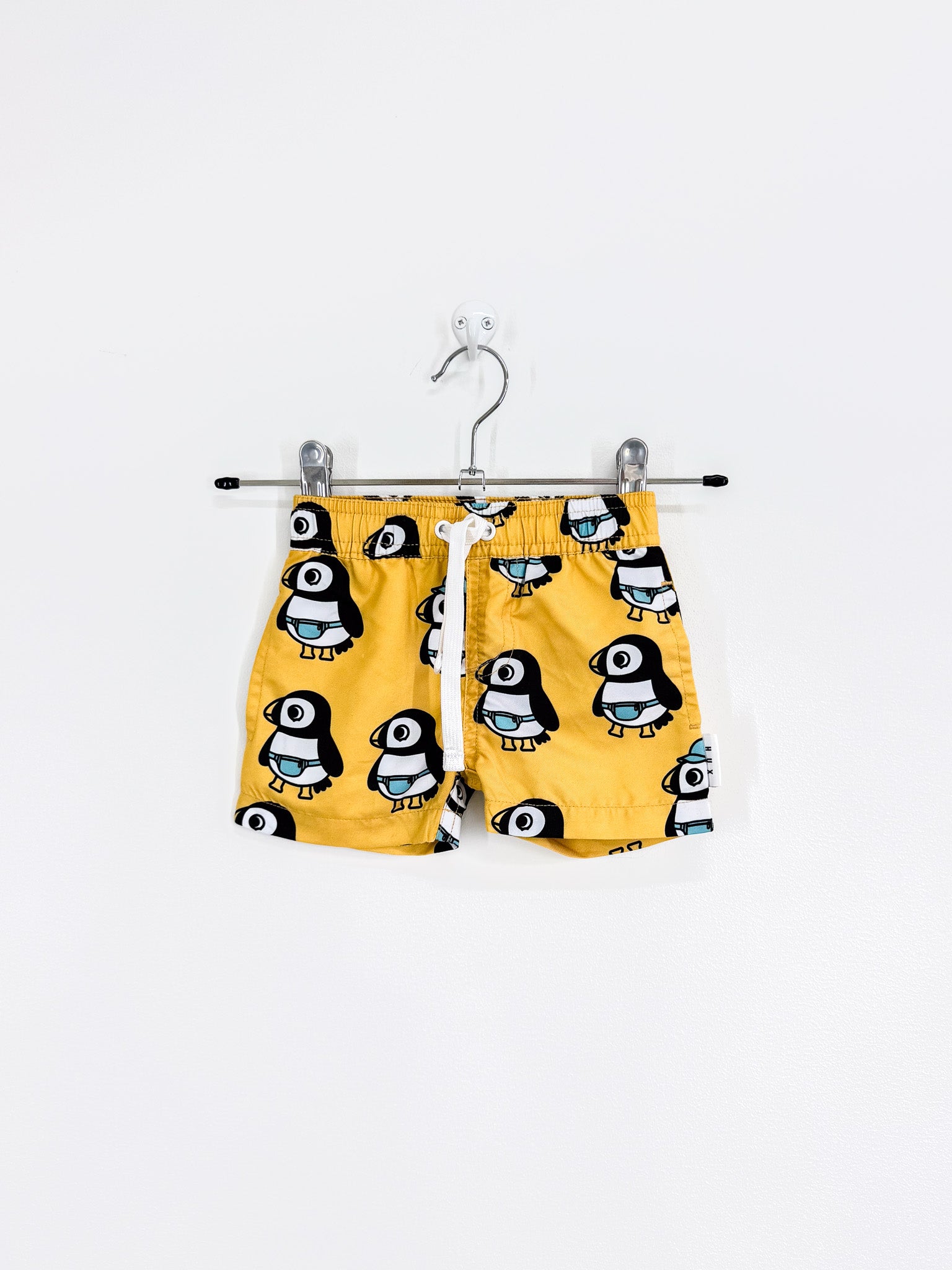 Hux puffin board shorts (3-6m)