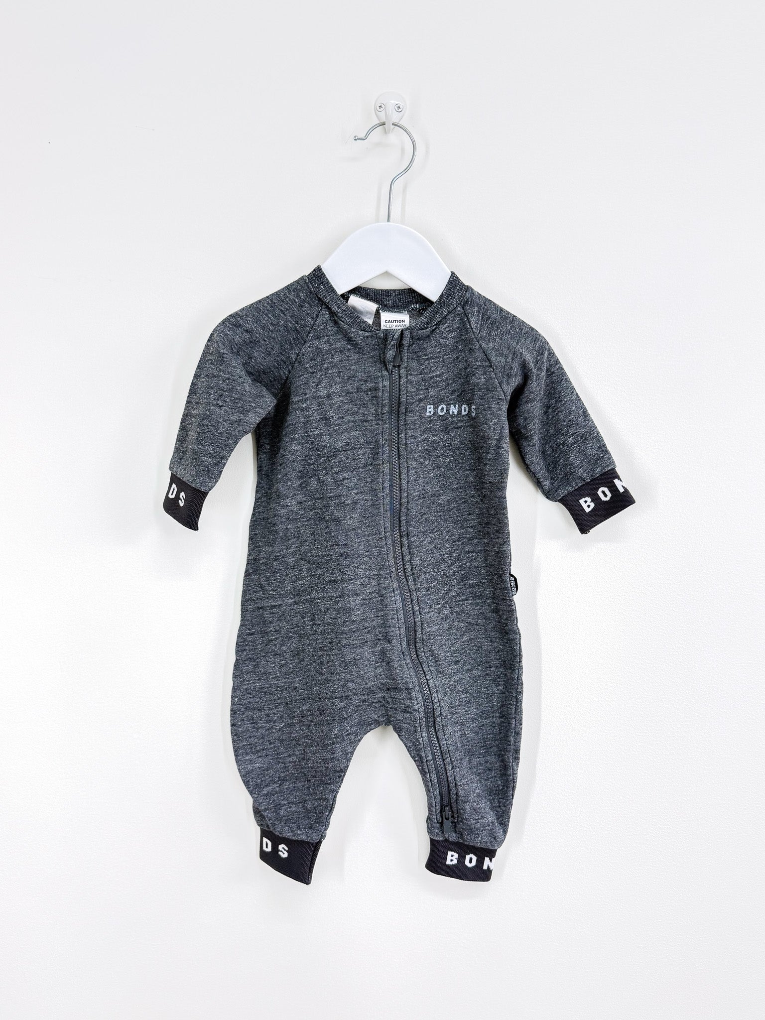 Bonds logo fleece zipsuit (3-6m)