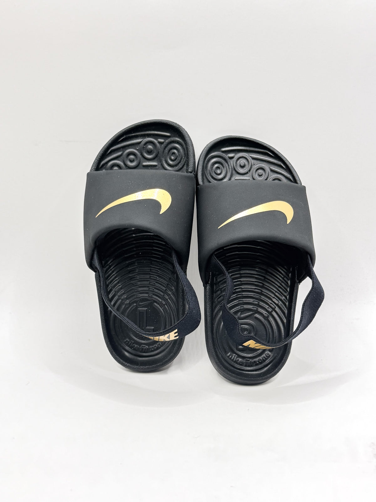 BNWOT Nike kawa slides - gold tick (26EU)