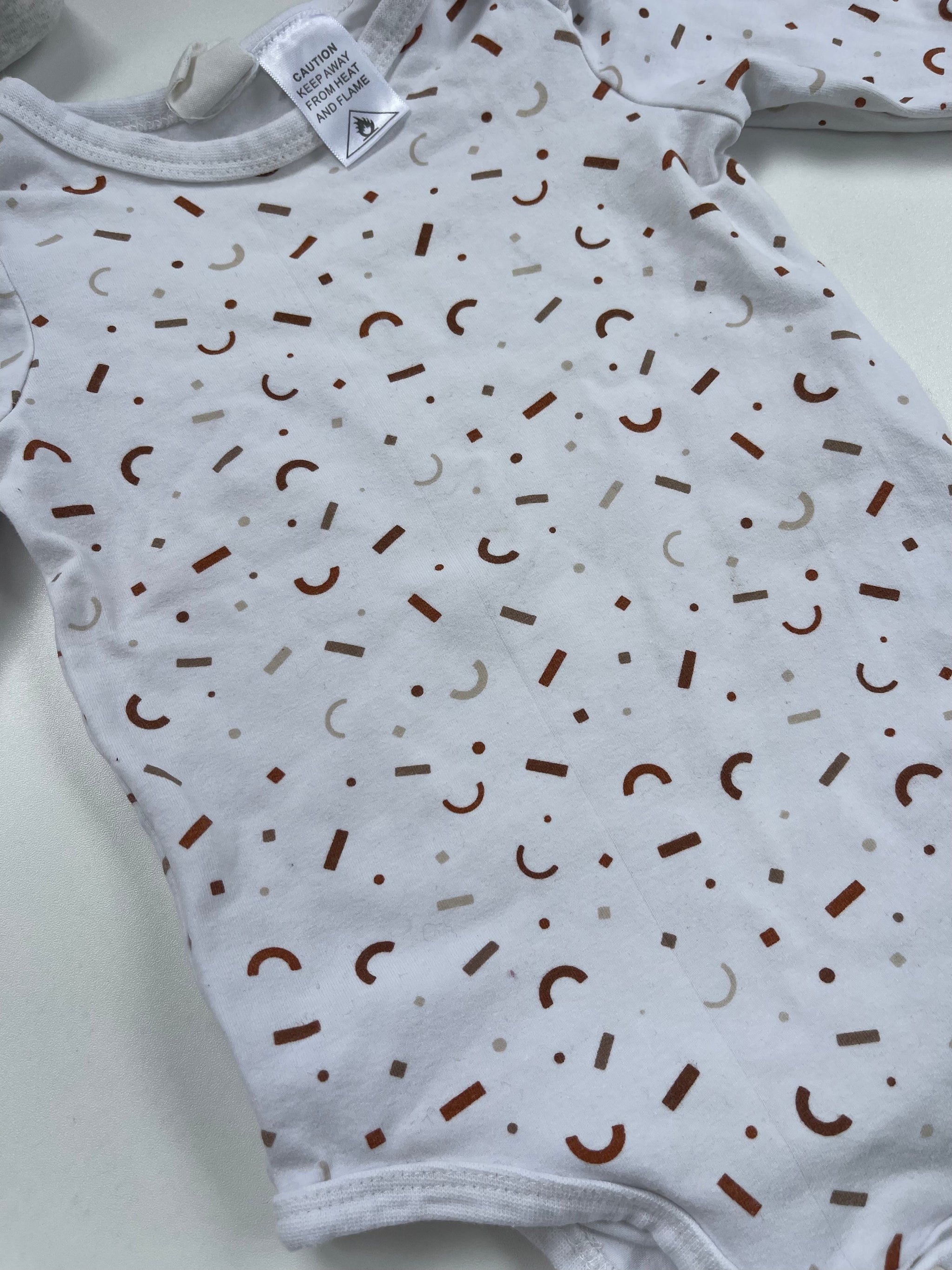 Little Bundle confetti bodysuit (6-12m)