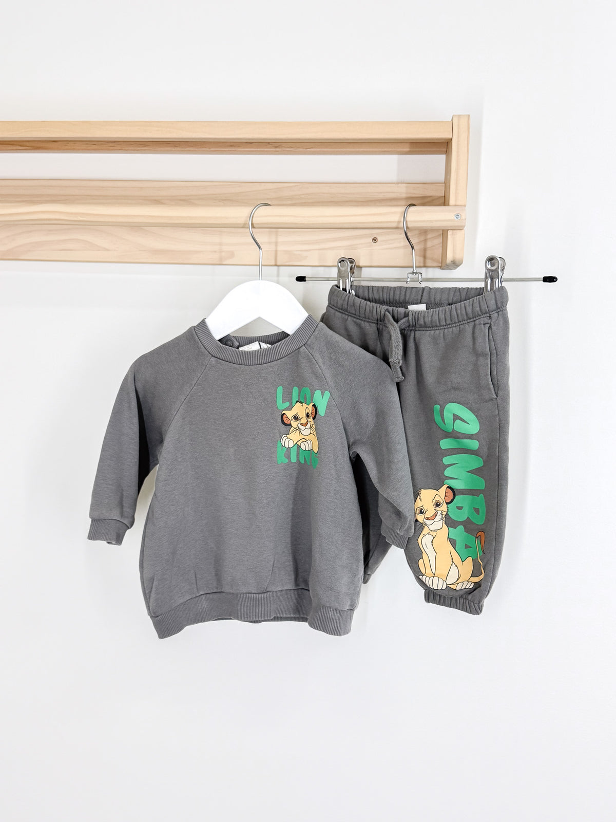 H&M x The Lion King Simba track set (3-6m)