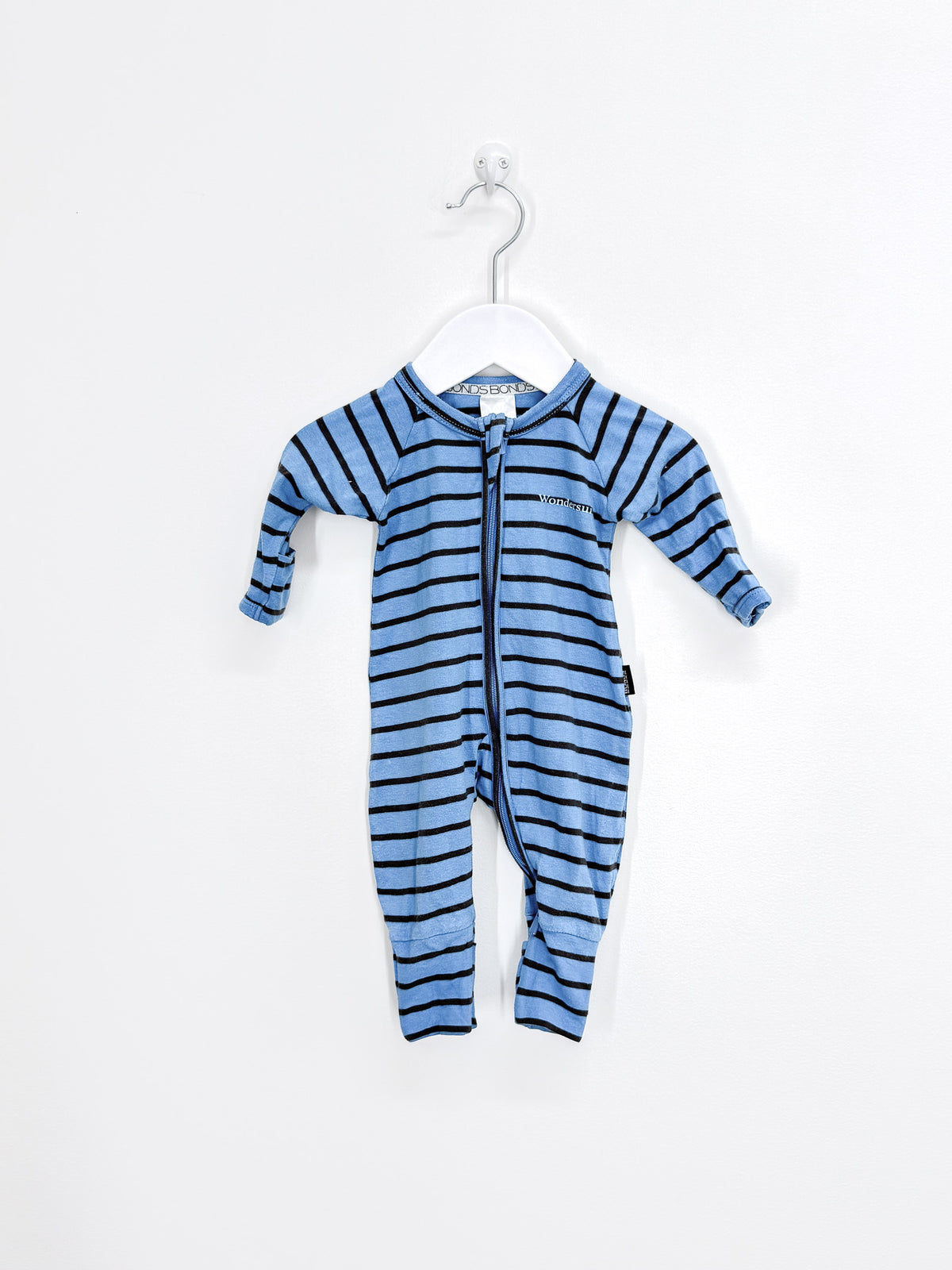 Bonds wondersuit - blue dark stripe (newborn)