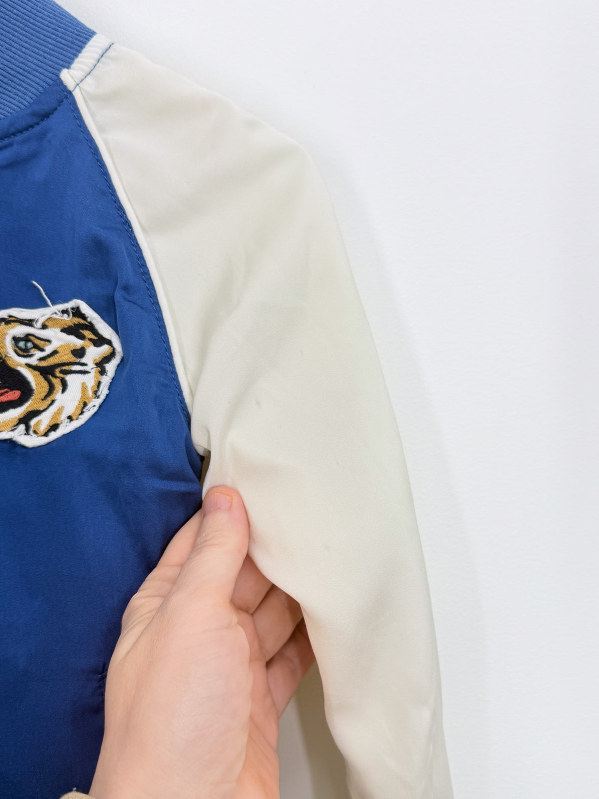 OshKosh japan tiger bomber zip jacket (4y)