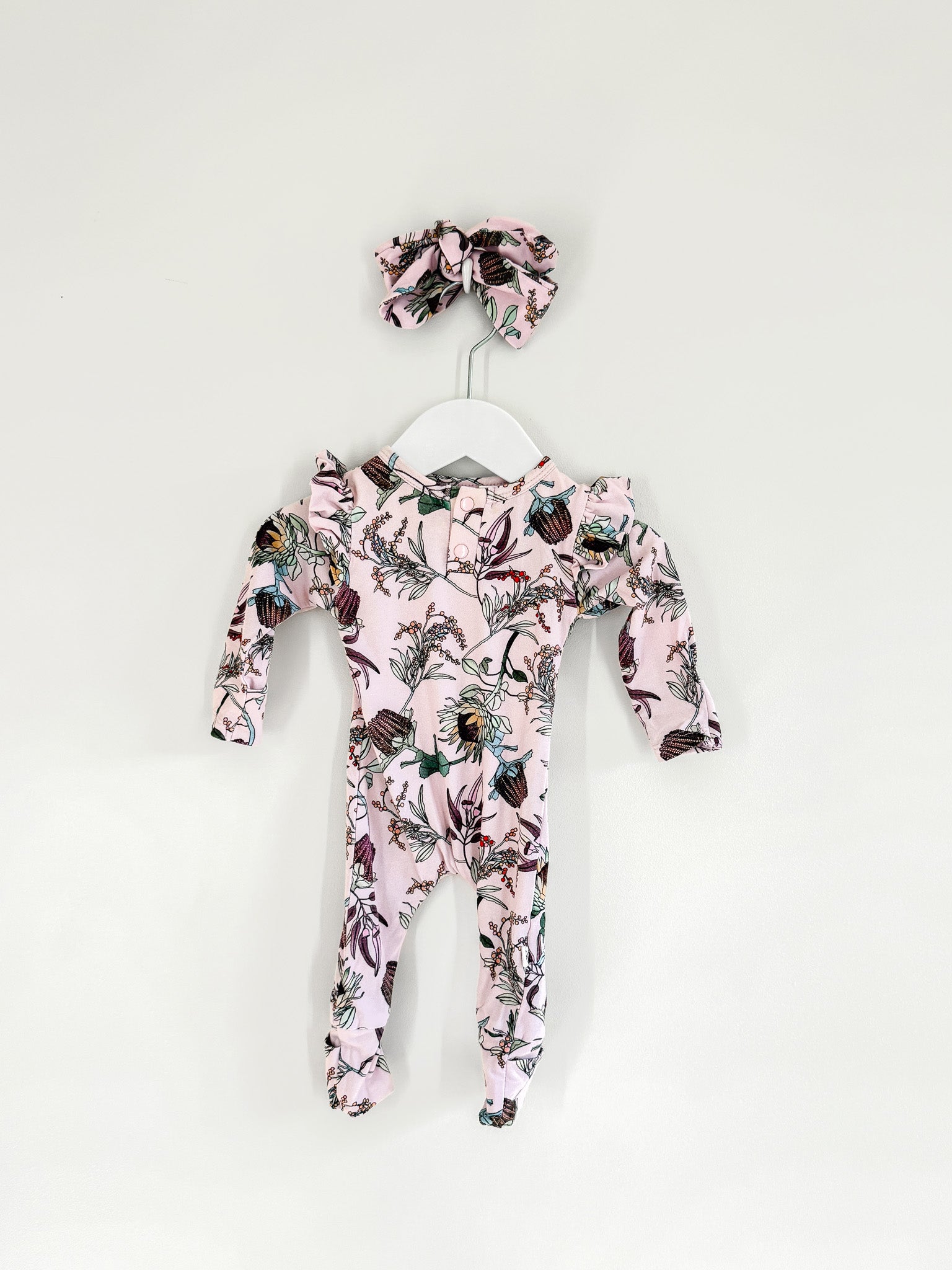 Snuggle Hunny organic growsuit + headband (newborn)