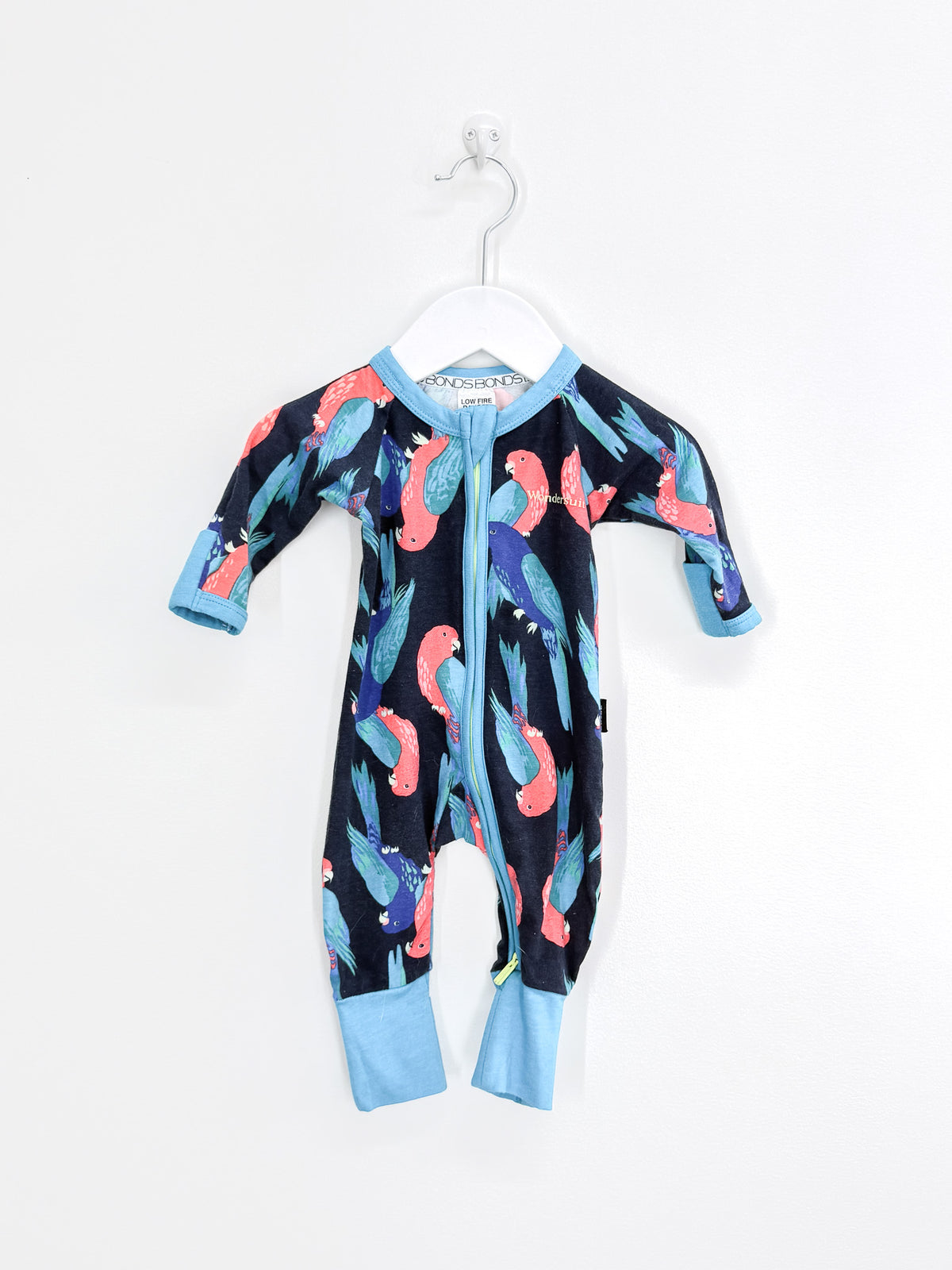 Bonds wondersuit - parrots (newborn)