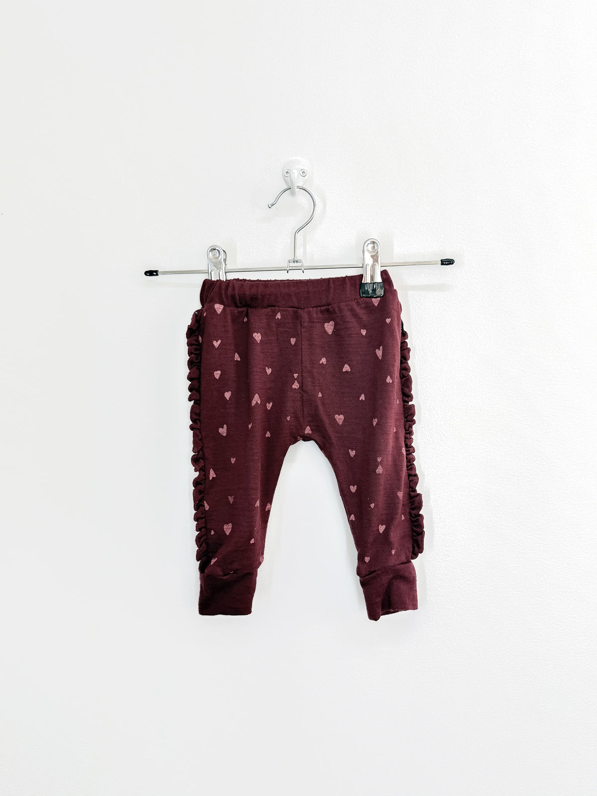 Little Flock Of Horrors merino kenzie frill leggings - merlot hearts (3-6m)