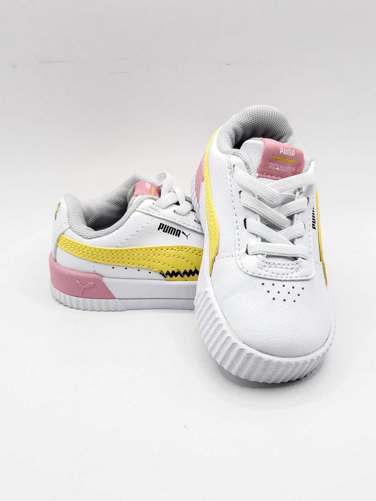 BNWOT Puma x Peanuts carina sneakers (22EU)