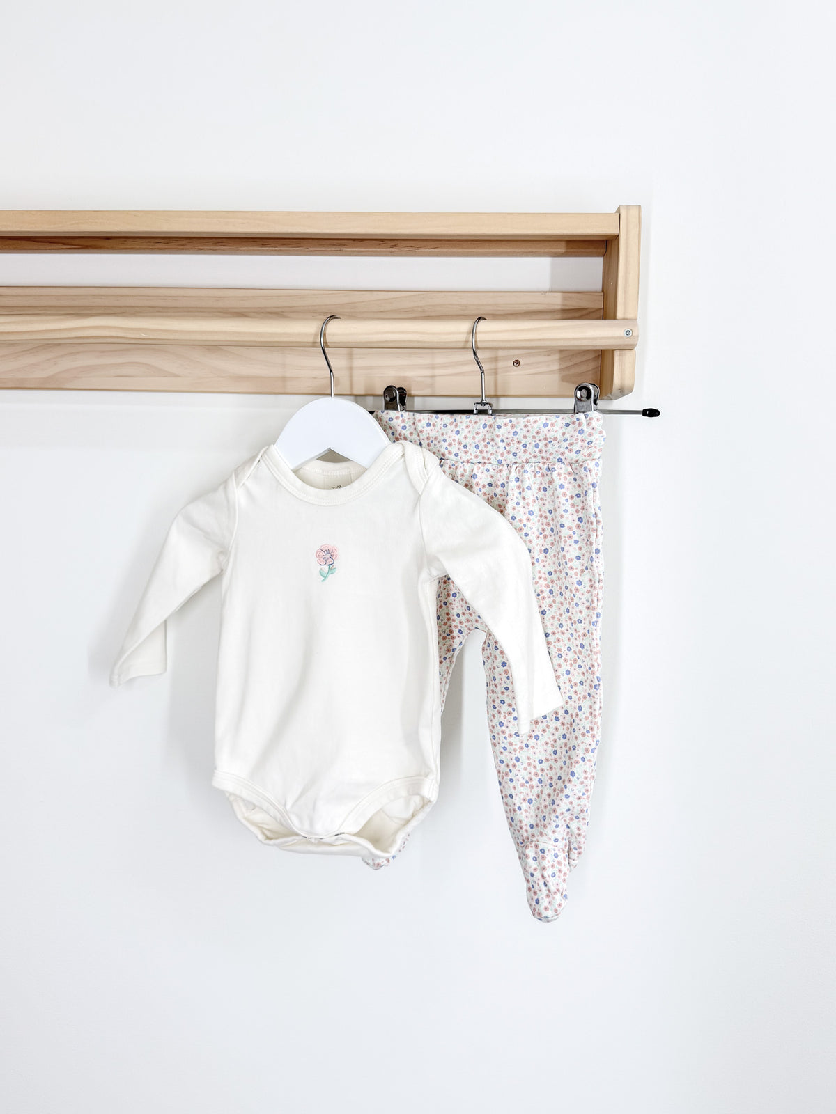 Little Bundle floral long sleeve bodysuit & footed leggings set (6-12m)