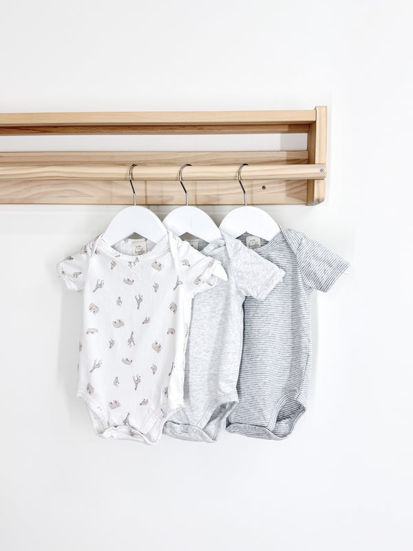 Little Bundle short sleeve bodysuit 3 pack set (3-6m)