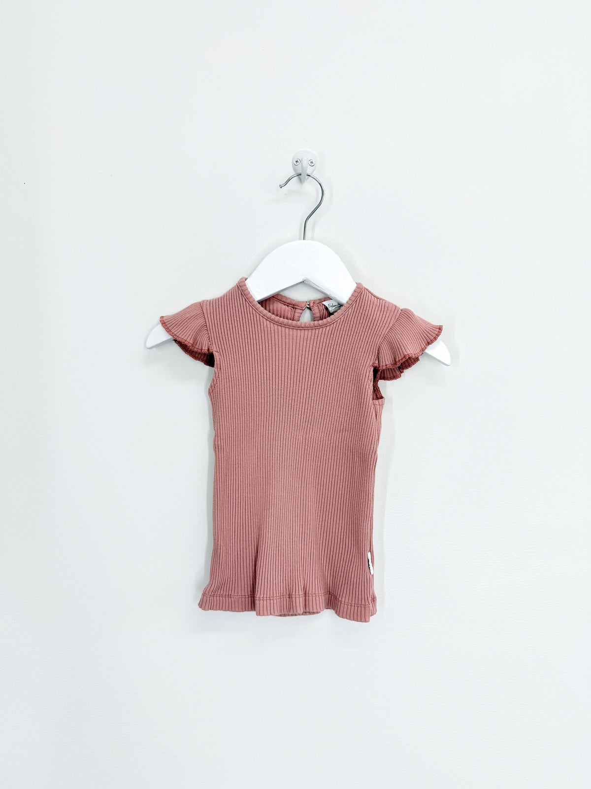The Vintage Plume organic rib flutter tee (2y)